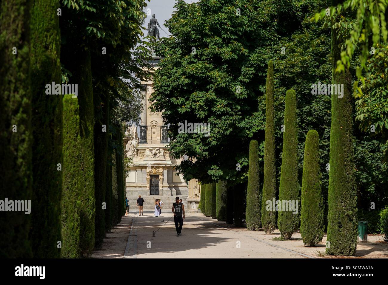 Das Denkmal im El Retiro Park zeigt eine Reiterstatue von König Alfonso XII., entworfen vom Architekten José Grases Riera Stockfoto