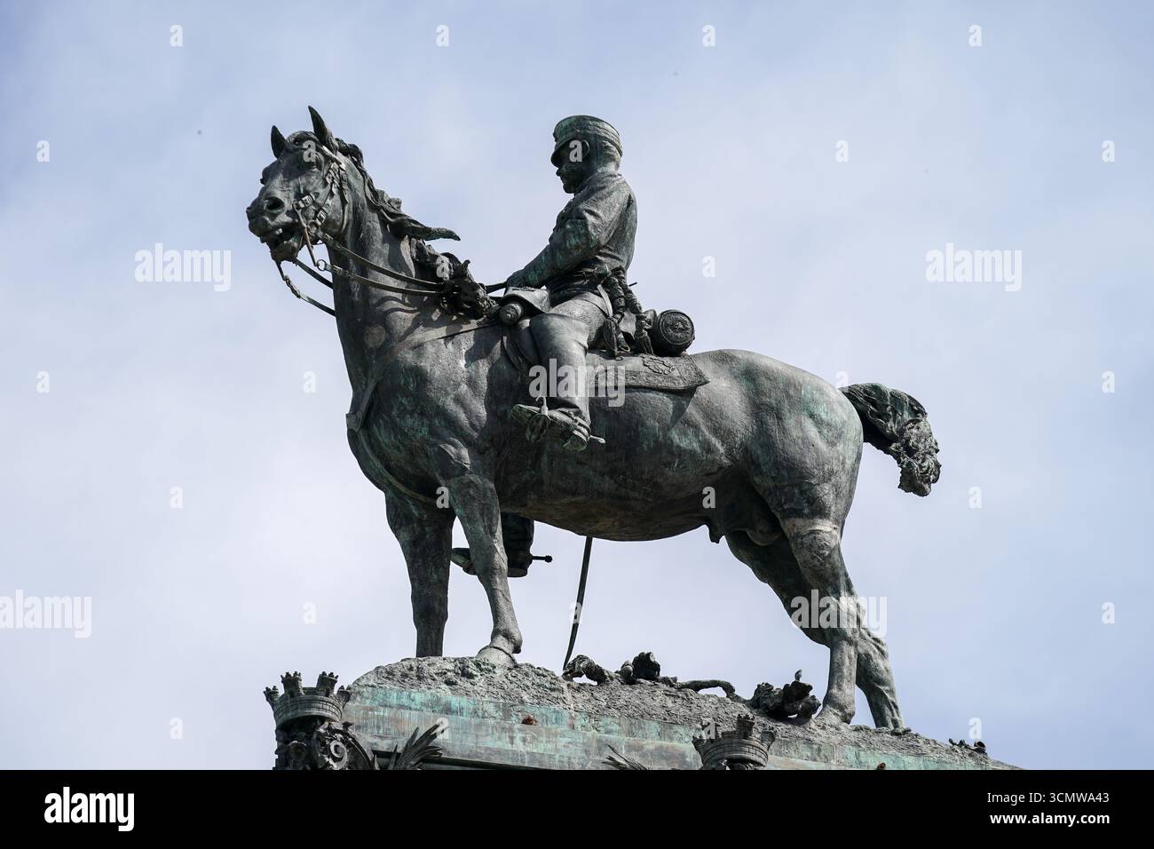 Das Denkmal im El Retiro Park zeigt eine Reiterstatue von König Alfonso XII., entworfen vom Architekten José Grases Riera Stockfoto