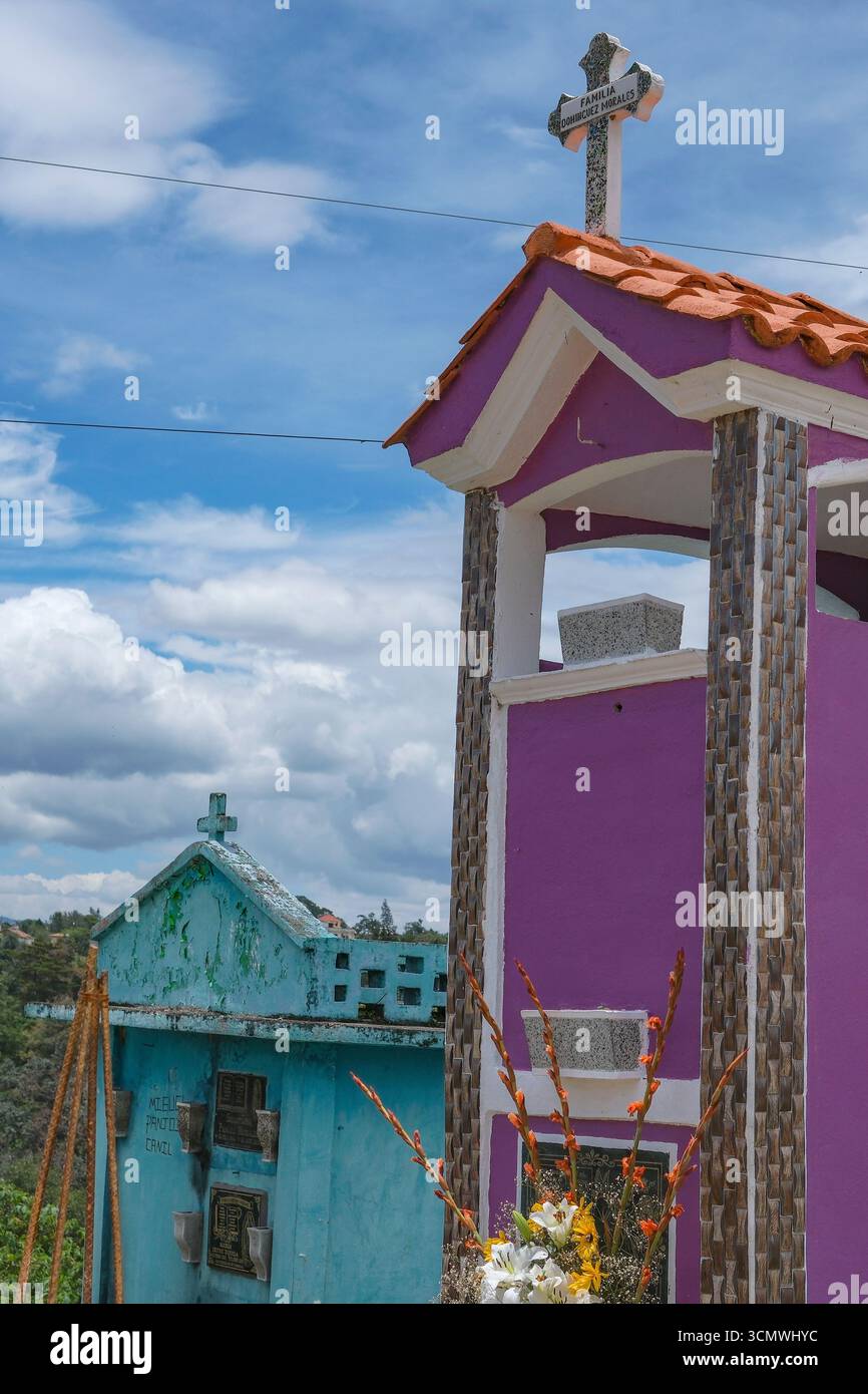 Chichicastenango, Guatemala - 4. Juli 2025: Allgemeiner Friedhof von Chichicastenango, Quiche, Guatemala. Stockfoto
