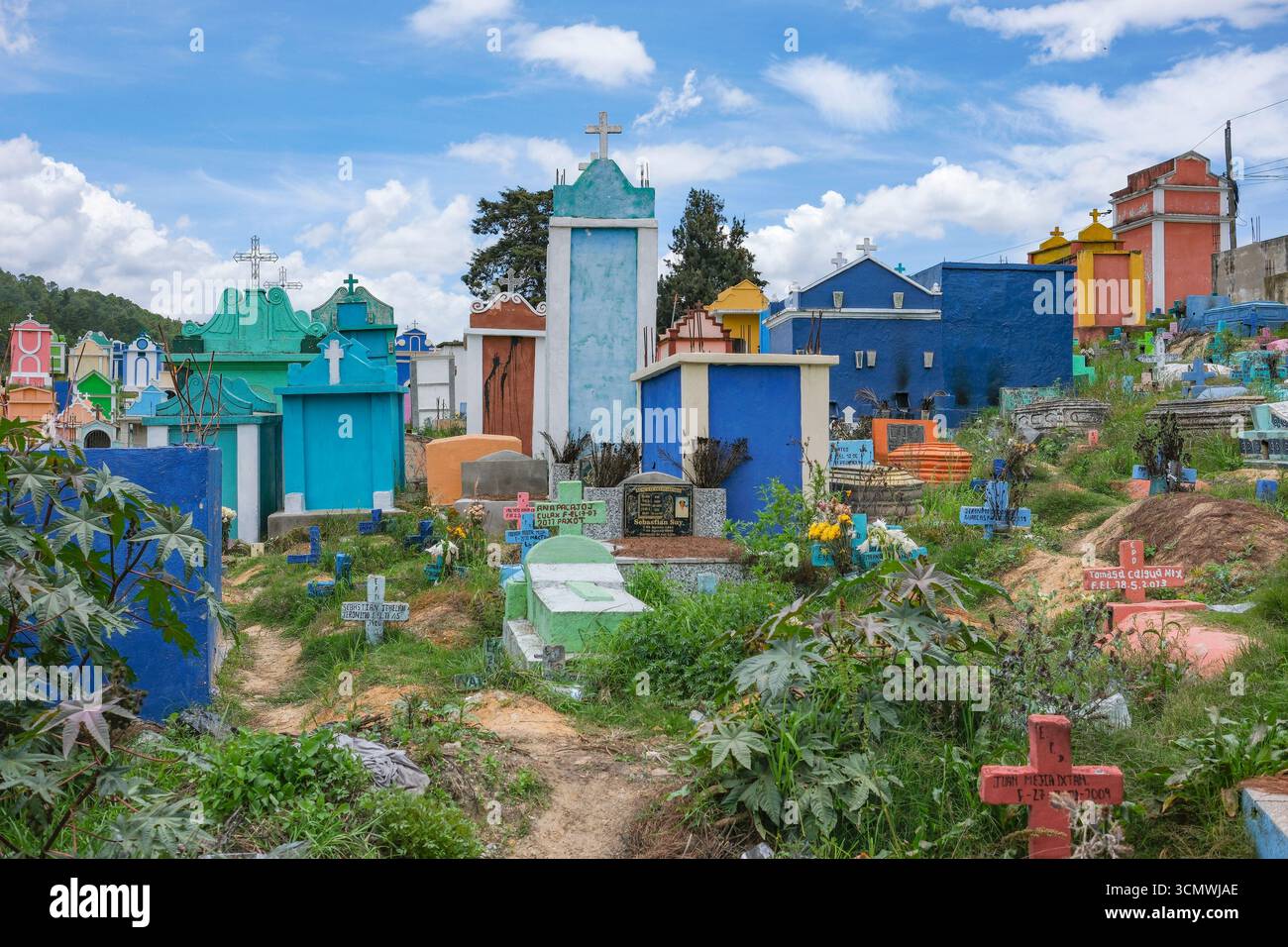 Chichicastenango, Guatemala - 4. Juli 2025: Allgemeiner Friedhof von Chichicastenango, Quiche, Guatemala. Stockfoto