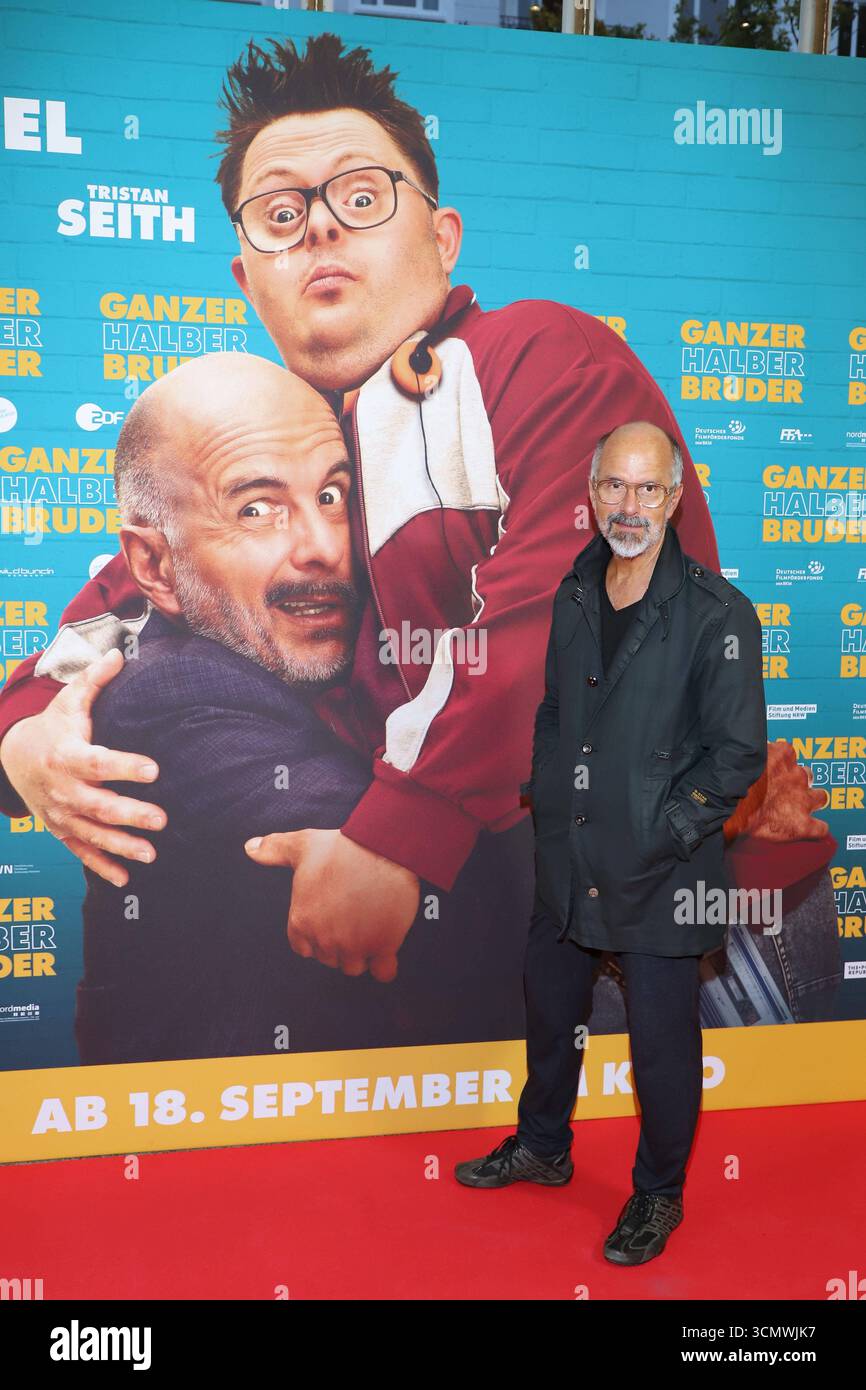 Kinopremiere - ganzer Halber Bruder - in Hamburg Christoph Maria Herbst, Premierentour ganzer Halber Bruder , Holi Kino Hamburg, 17.09.2025 *** Kinopremiere von ganzer Halber Bruder in Hamburg Christoph Maria Herbst, Premiere Tour ganzer Halber Bruder , Holi Kino Hamburg, 17 09 2025 Copyright: XEventpressxBecherx Stockfoto