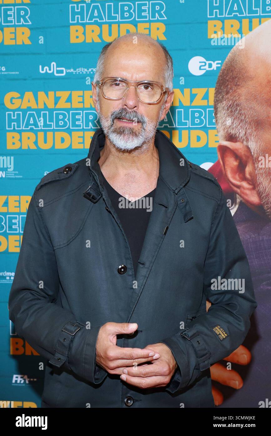 Kinopremiere - ganzer Halber Bruder - in Hamburg Christoph Maria Herbst, Premierentour ganzer Halber Bruder , Holi Kino Hamburg, 17.09.2025 *** Kinopremiere von ganzer Halber Bruder in Hamburg Christoph Maria Herbst, Premiere Tour ganzer Halber Bruder , Holi Kino Hamburg, 17 09 2025 Copyright: XEventpressxBecherx Stockfoto