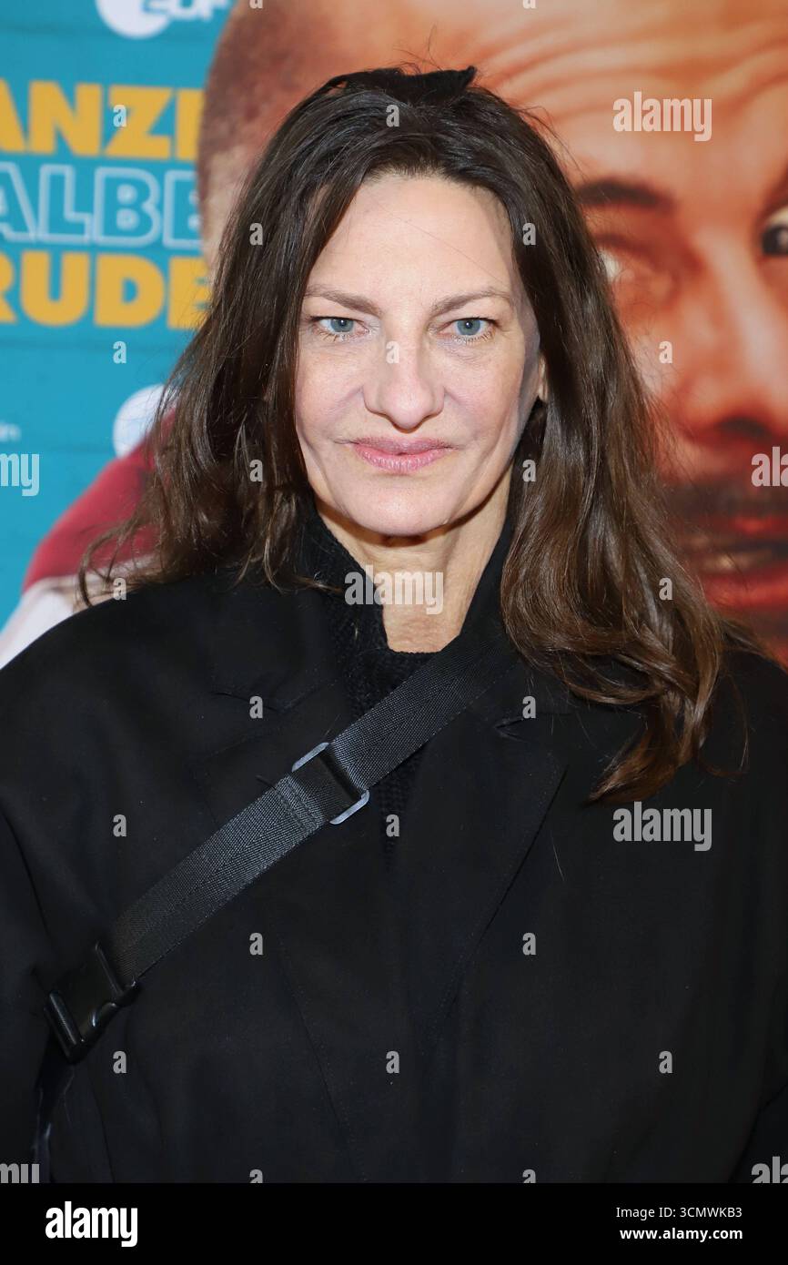 Kinopremiere - ganzer Halber Bruder - in Hamburg Catrin Striebeck, Premierentour ganzer Halber Bruder , Holi Kino Hamburg, 17.09.2025 *** Kinopremiere von ganzer Halber Bruder in Hamburg Catrin Striebeck, Premiere Tour ganzer Halber Bruder , Holi Kino Hamburg, 17 09 2025 Copyright: XEventpressxBecherx Stockfoto