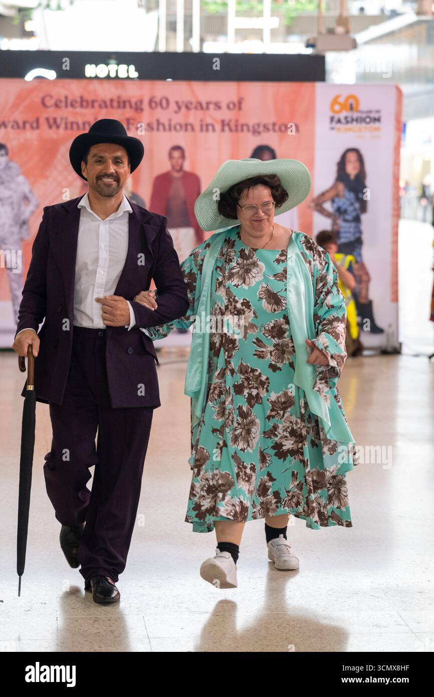 London, Großbritannien, 17. September 2025, 200 Jahre, seit der Bahnhof Waterloo eröffnet wurde, wurde der Bahnhof Waterloo zu einem Fashion Catwalk. Von der Mode in den 1820er Jahren bis heute. Andrew Lalchan Photography/Alamy Live News Stockfoto