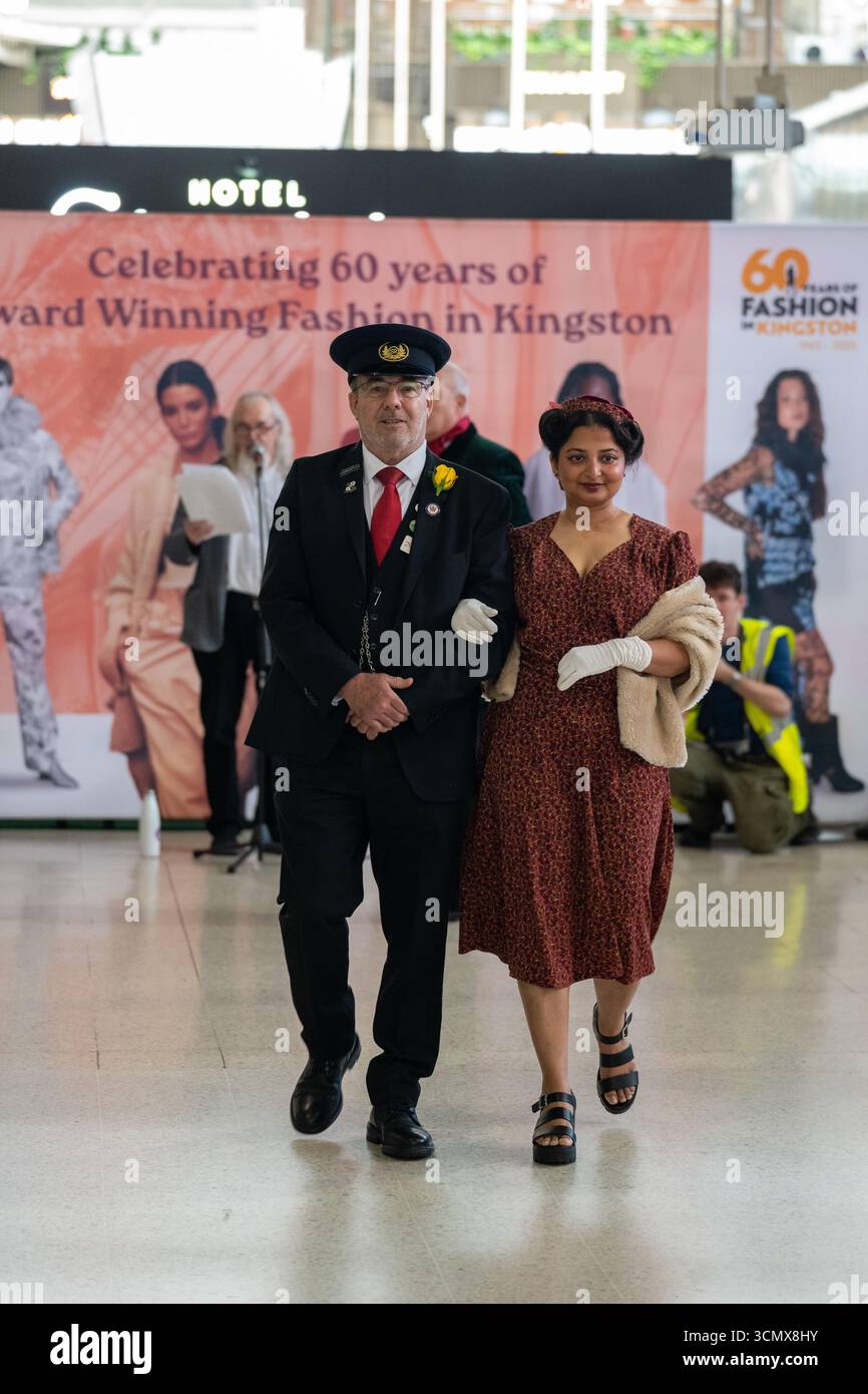 London, Großbritannien, 17. September 2025, 200 Jahre, seit der Bahnhof Waterloo eröffnet wurde, wurde der Bahnhof Waterloo zu einem Fashion Catwalk. Von der Mode in den 1820er Jahren bis heute. Andrew Lalchan Photography/Alamy Live News Stockfoto