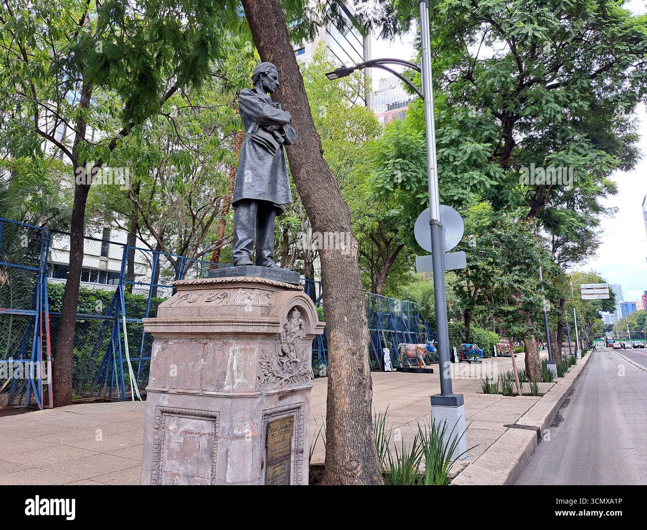 Mexiko-Stadt, Mexiko - 23. August 2023: Paseo de la Reforma ist die wichtigste und emblematischste Straße in Mexiko-Stadt, ein häufiges Zentrum der Proteste Stockfoto