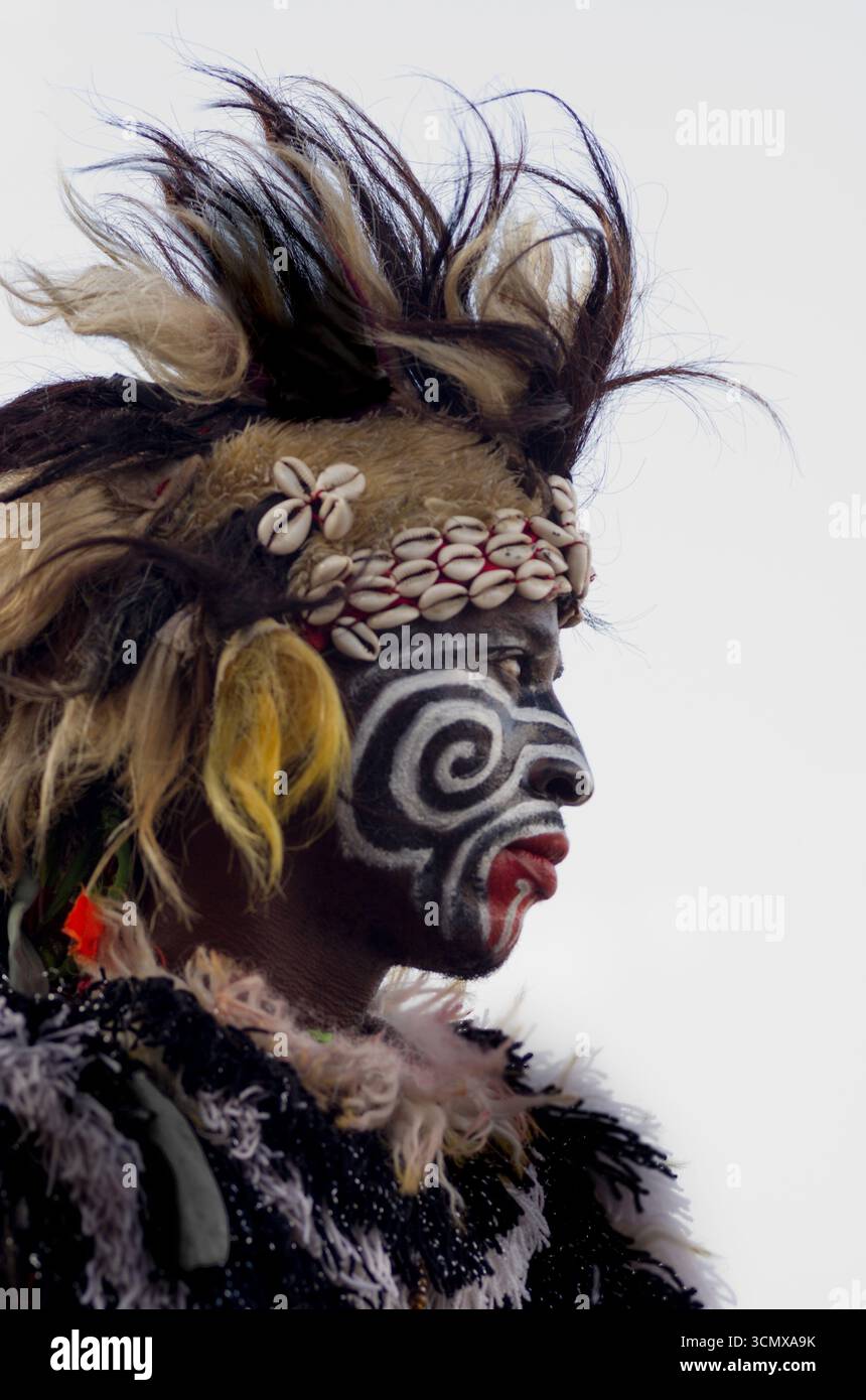 Darsteller der traditionellen senegalesischen Kultur beim Internationalen Folklore-Festival Portugalete und Baskenland im Jahr 2025 Stockfoto