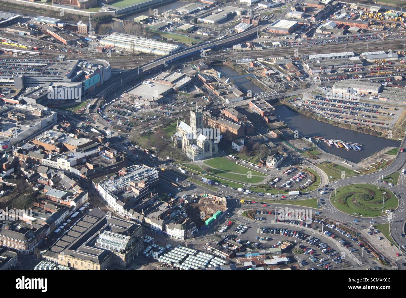 Aus der Vogelperspektive des Doncaster Minster neben einem römischen Fort. Der River Don & Doncaster Wharf ist bekannt. Die Baustelle (Mitte des Vordergrunds) ist heute ein Premier Inn Stockfoto