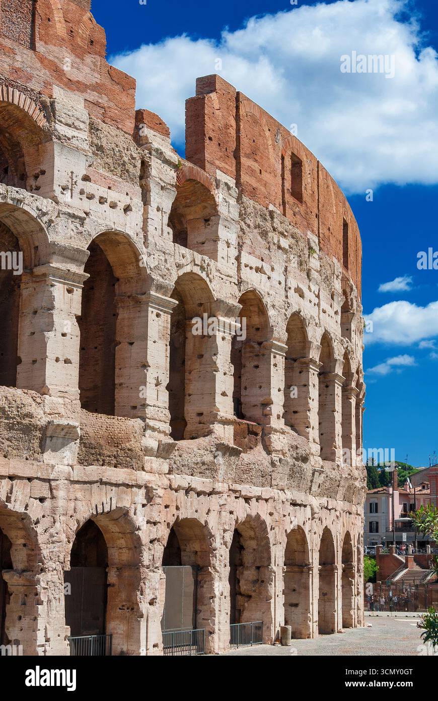Kolosseum monumentale Arkaden im Zentrum von Rom Stockfoto