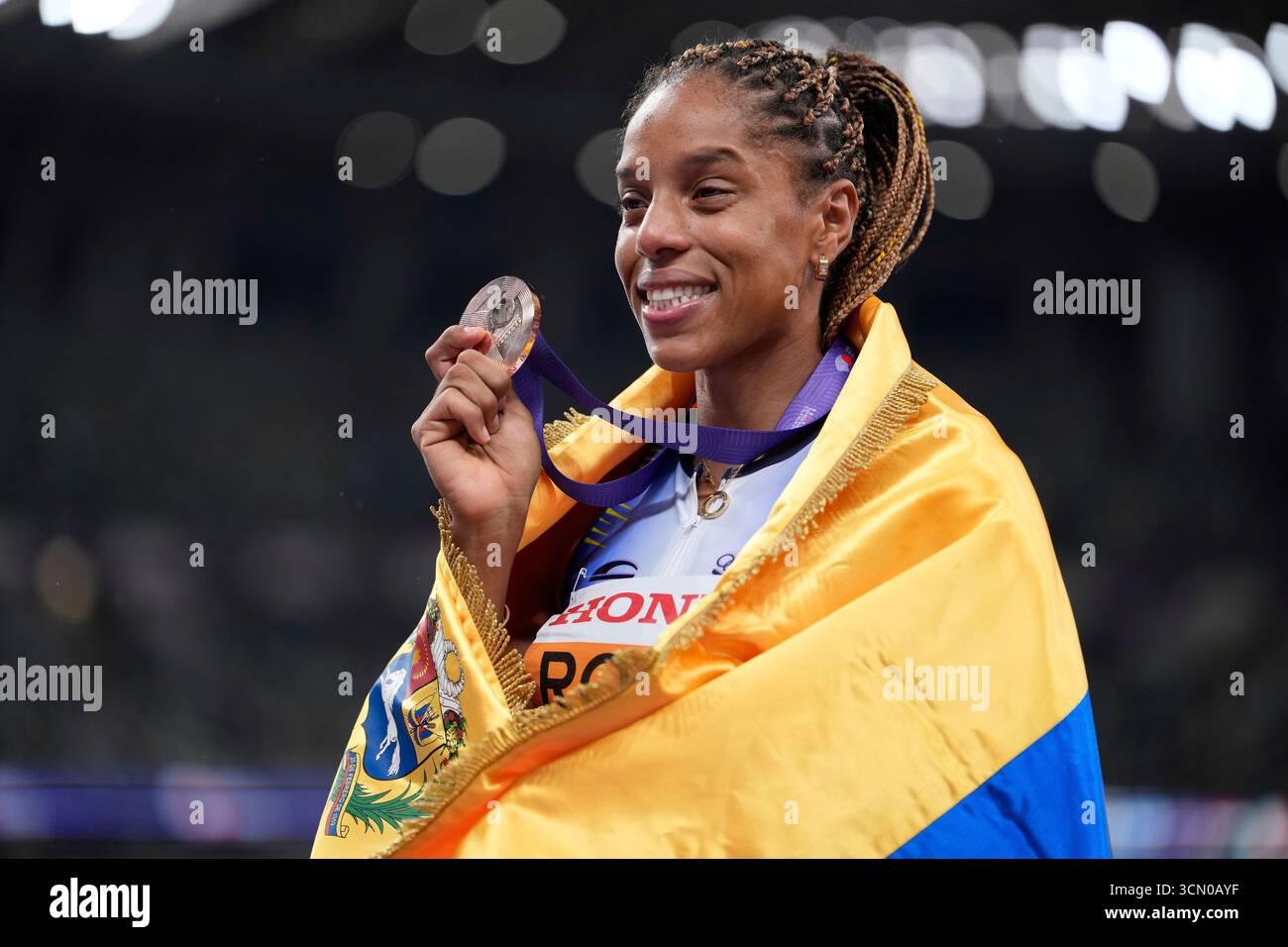 Venezuela's Yulimar Rojas celebrates after winning bronze medal in the women's triple jump final at the World Athletics Championships in Tokyo, Thursday, Sept. 18, 2025. (AP Photo/Eugene Hoshiko) Stockfoto