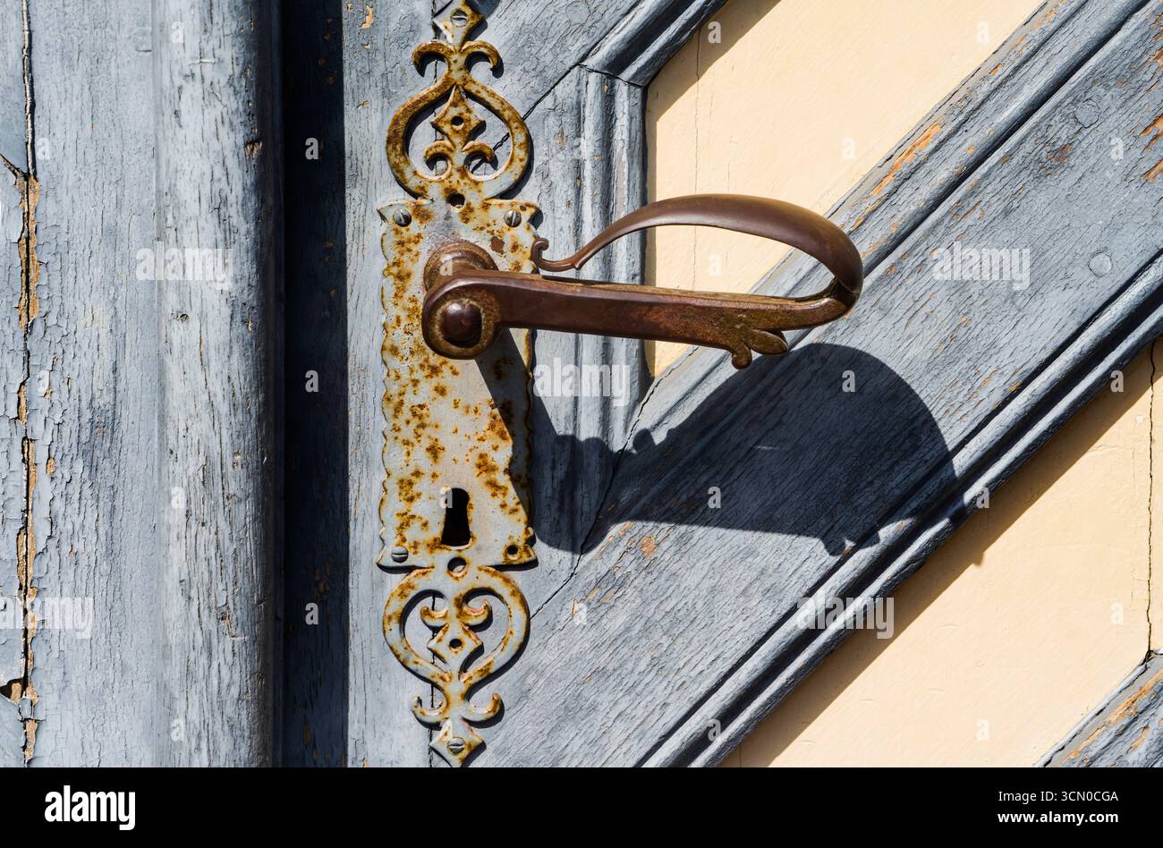 Altmodischer Türgriff, gotisches Rathaus, Zierenberg, Landkreis Kassel, Hessen, Deutschland, Europa Stockfoto