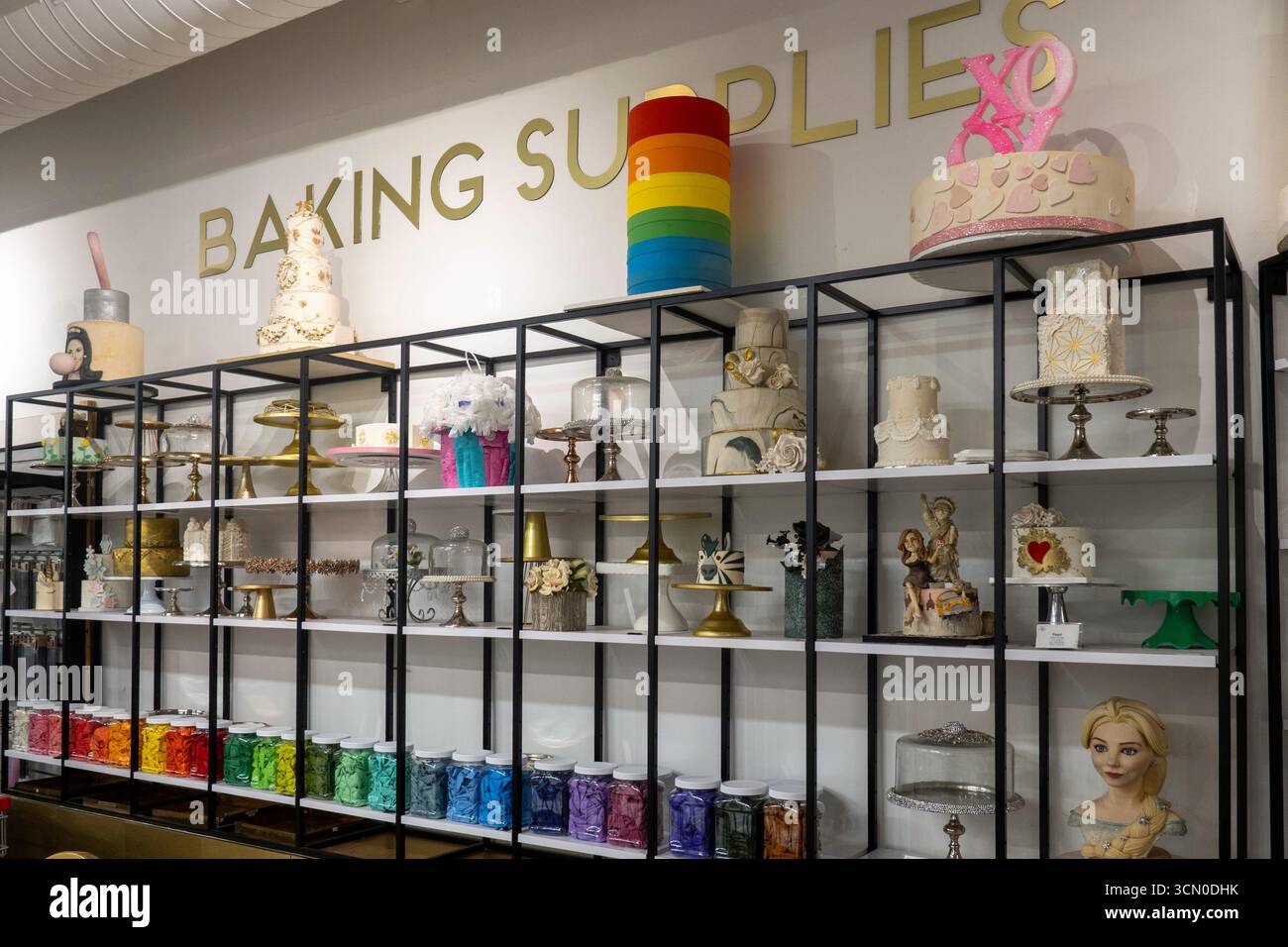 New York Cake ist ein Go-to-Shop für Zubehör, Gadgets und Utensilien für kreatives Backen und Dekorieren von Kuchen, NYC, USA 2025 Stockfoto
