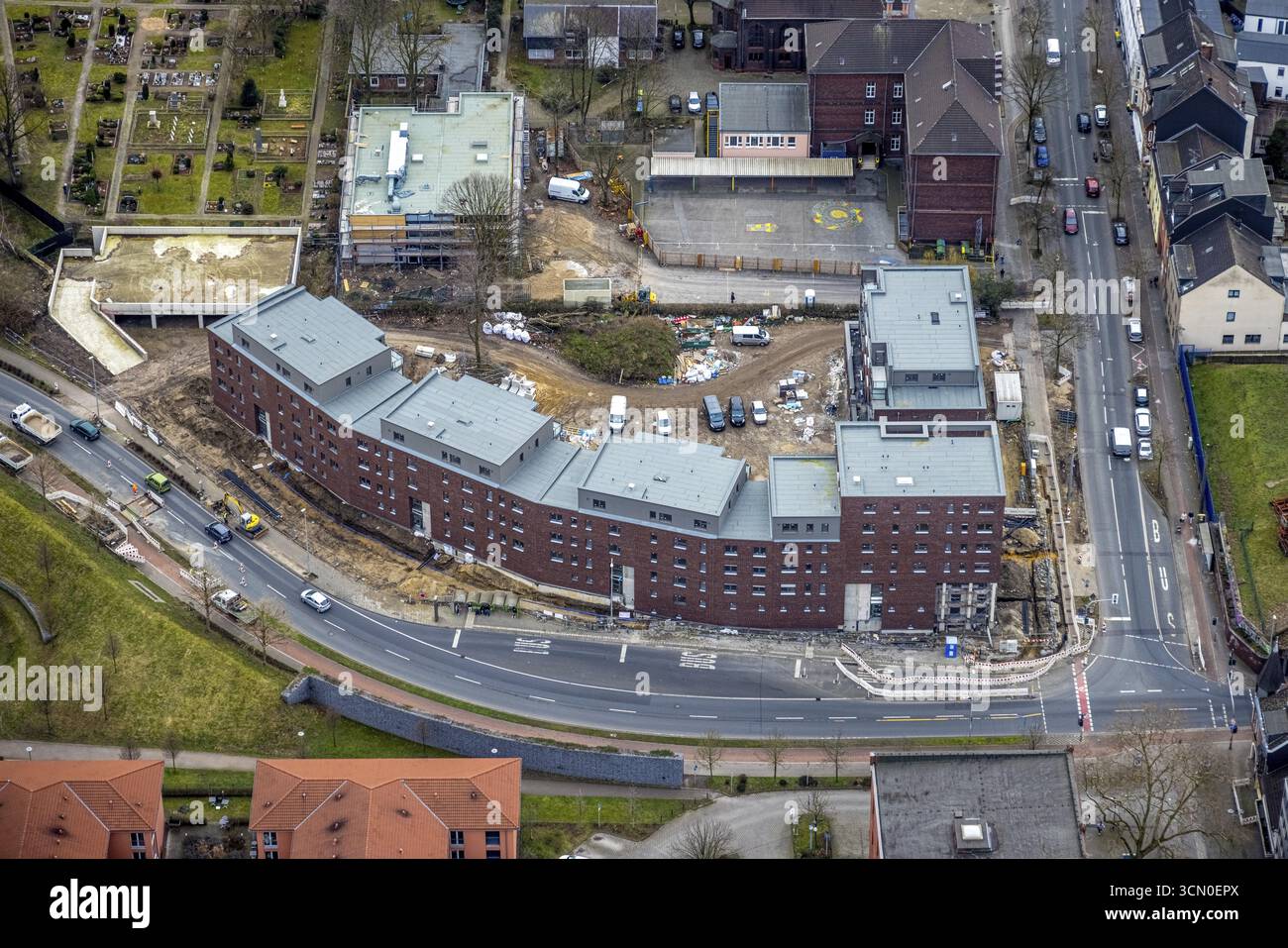 Luftansicht, Baustelle, neue Wohnhäuser am Eugen-zur-Nieden-Ring, Steinbrinkschule, Sterkrade Mitte, Oberhausen, Ruhrgebiet, Nord Rechts Stockfoto