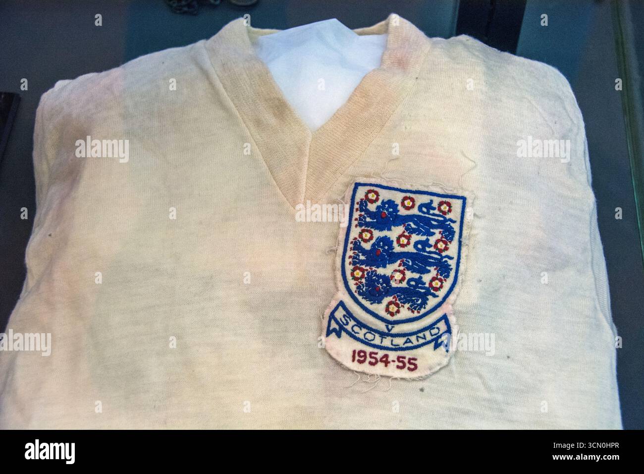 NAT Lofthouse's England Football Team Trikot 1954-55 während des Englands gegen Schottland (2. April 1955) Stockfoto
