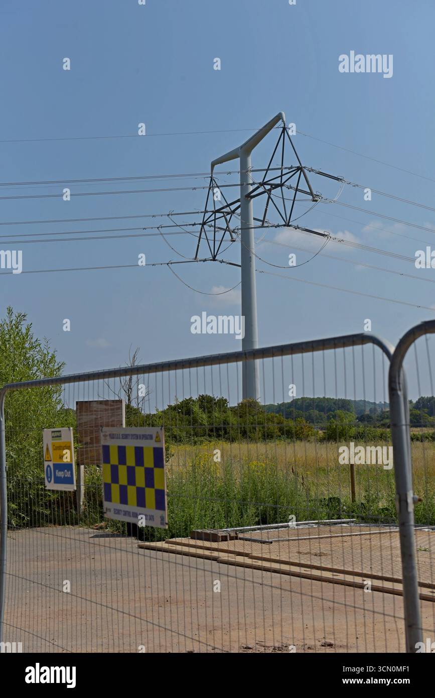 Neue T pylons Nr Portishead, Bristol, National Grid Strompylon-Erweiterung für Somerset Stromnetz für Hinkley C Kraftwerksausgang Aug 2025 Stockfoto