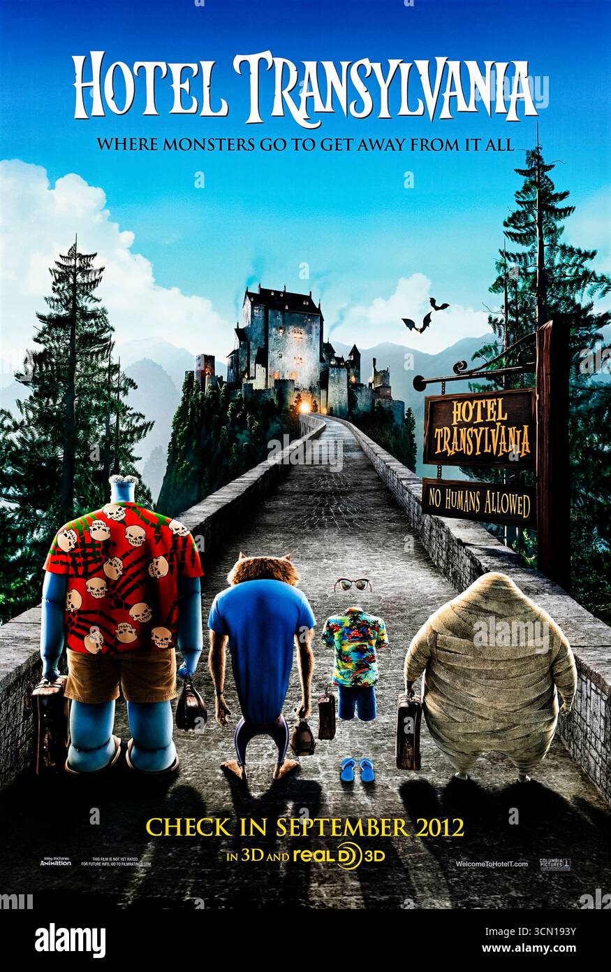 Hotel Transylvanien (2012) unter der Regie von Genndy Tartakovsky mit Adam Sandler, Selena Gomez und Andy Samberg. Animierte Comedy spielt in Draculas Luxusresort für Monster, die gestört werden, wenn ein Mensch hereinstolpert. Foto eines Original-Posters aus dem Jahr 2012 (US Advance Poster), das NUR ZUR REDAKTIONELLEN VERWENDUNG VERWENDET WIRD. Quelle: BFA/Sony Pictures Animation Stockfoto
