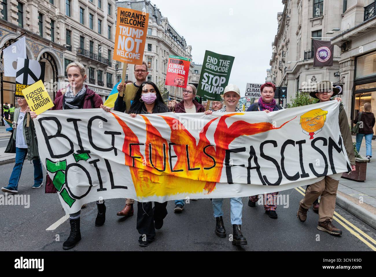 London, Großbritannien. September 2025. Vertreter von über 50 verschiedenen Gewerkschaften und Wahlkampfgruppen nehmen an einer von der Stop Trump Coalition organisierten Trump Not Welcome-Demonstration teil, um gegen den zweiten Staatsbesuch von US-Präsident Donald Trump in Großbritannien zu protestieren. Präsident Trump und First Lady Melania Trump wohnen im Schloss Windsor. Quelle: Mark Kerrison/Alamy Live News Stockfoto