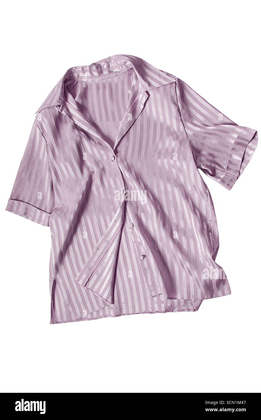 Lavendelfarbe Satin Pyjama-Hemd isoliert auf weißem Hintergrund Stockfoto Lavendelfarbe Satin Pyjama-Hemd isoliert auf weißem Hintergrund Stockfoto
