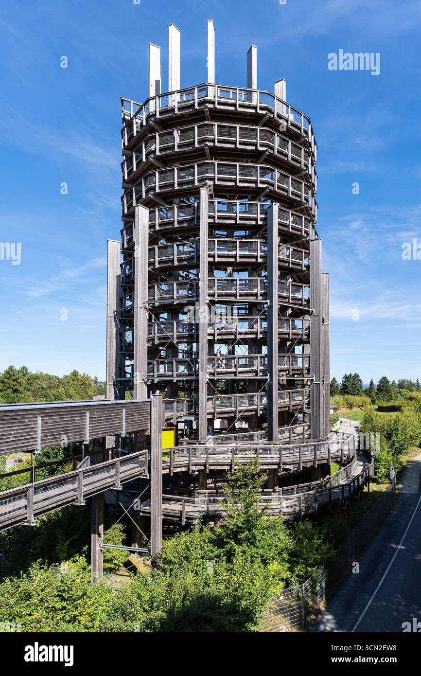 Aussichtsturm des Naturparks Panarbora Experience in Waldbröl, Deutschland Stockfoto