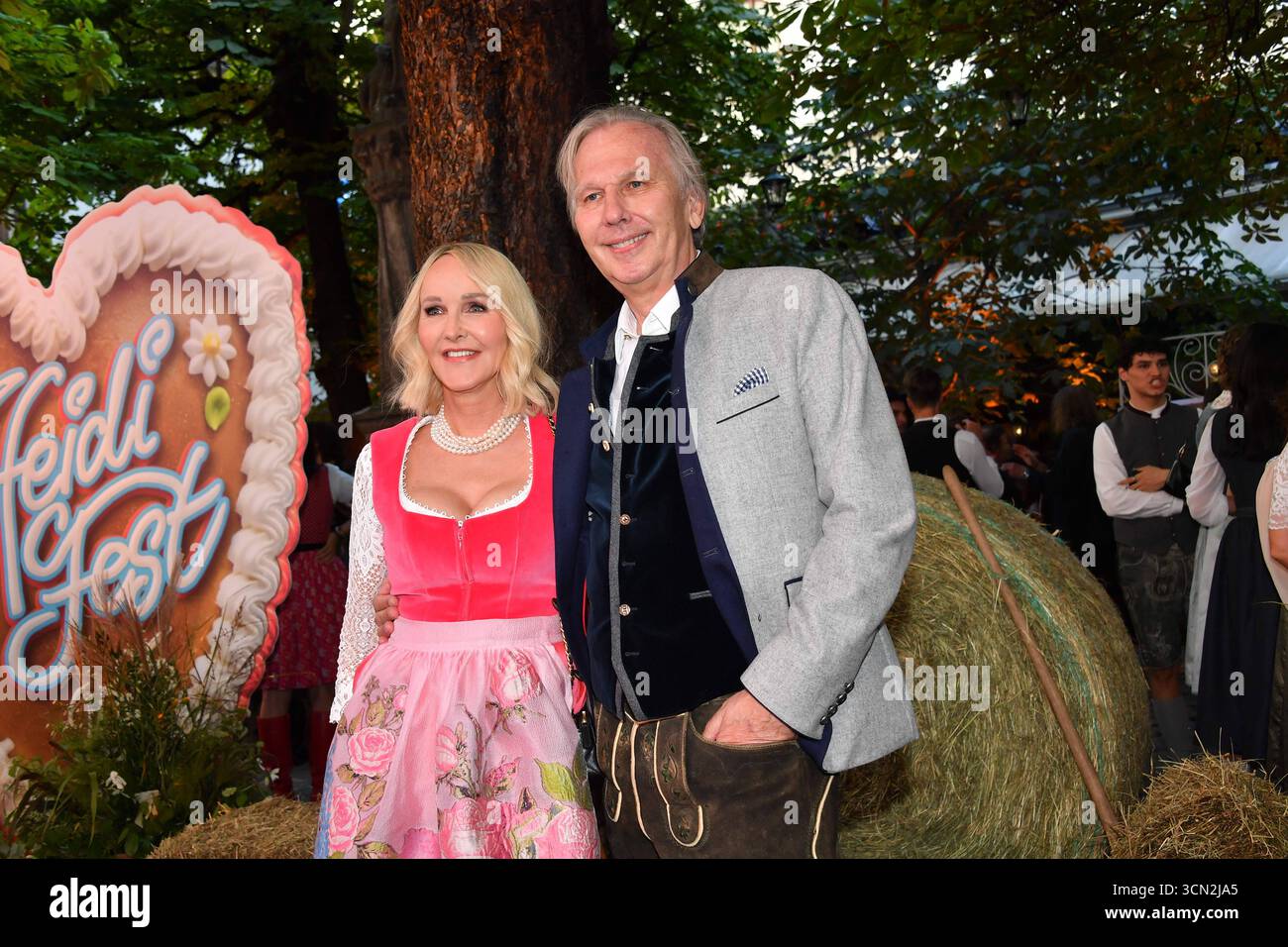 Kristina Bach mit Uwe Kanthak / Heidifest von Heidi Klum / Hofbräu / München / 18. September 2025 *** Kristina Bach mit Uwe Kanthak HeidiFest von Heidi Klum Hofbräu München 18. September 2025 Stockfoto
