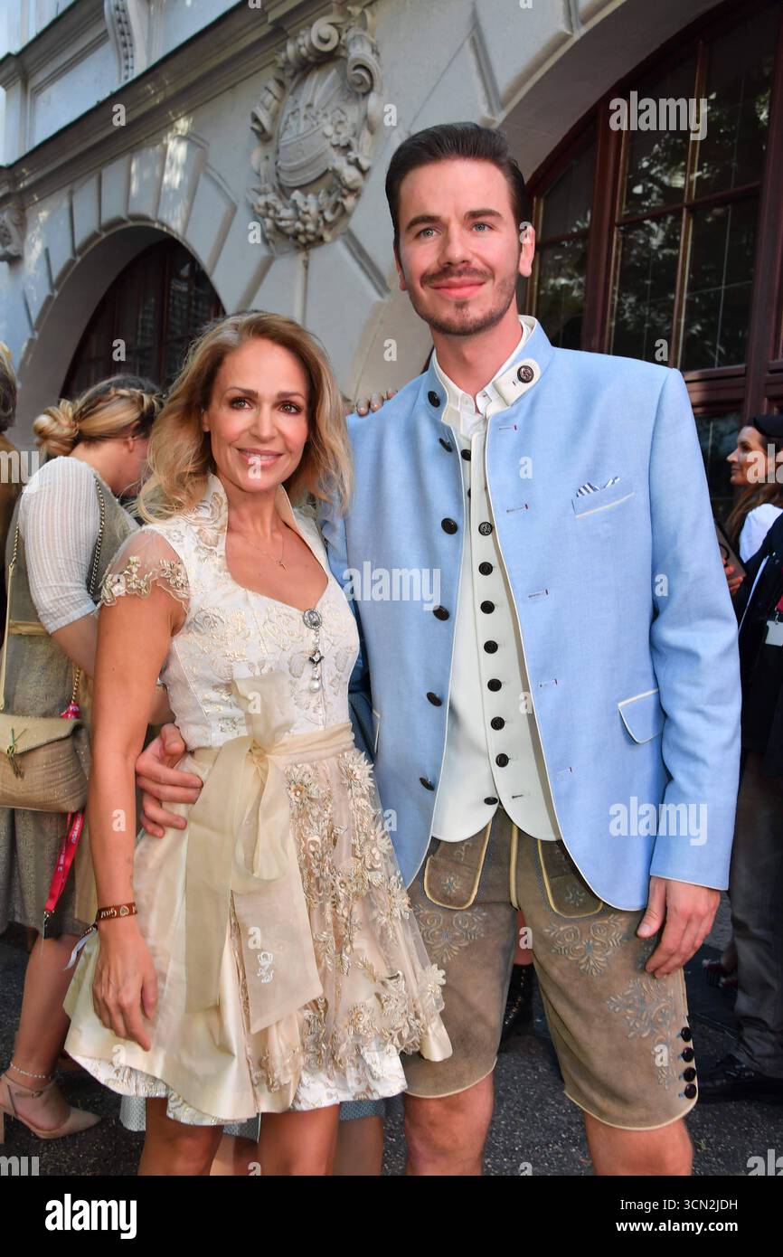 Michelle und Eric Philippi / Heidifest von Heidi Klum / Hofbräu / München / 18. September 2025 *** Michelle und Eric Philippi Heidifest von Heidi Klum Hofbräu München 18. September 2025 Stockfoto