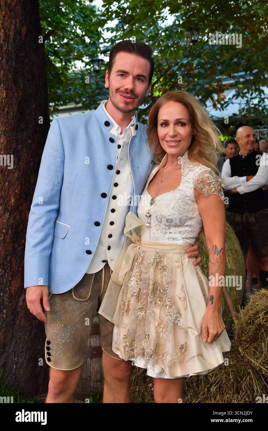 Michelle und Eric Philippi / Heidifest von Heidi Klum / Hofbräu / München / 18. September 2025 *** Michelle und Eric Philippi Heidifest von Heidi Klum Hofbräu München 18. September 2025 Stockfoto