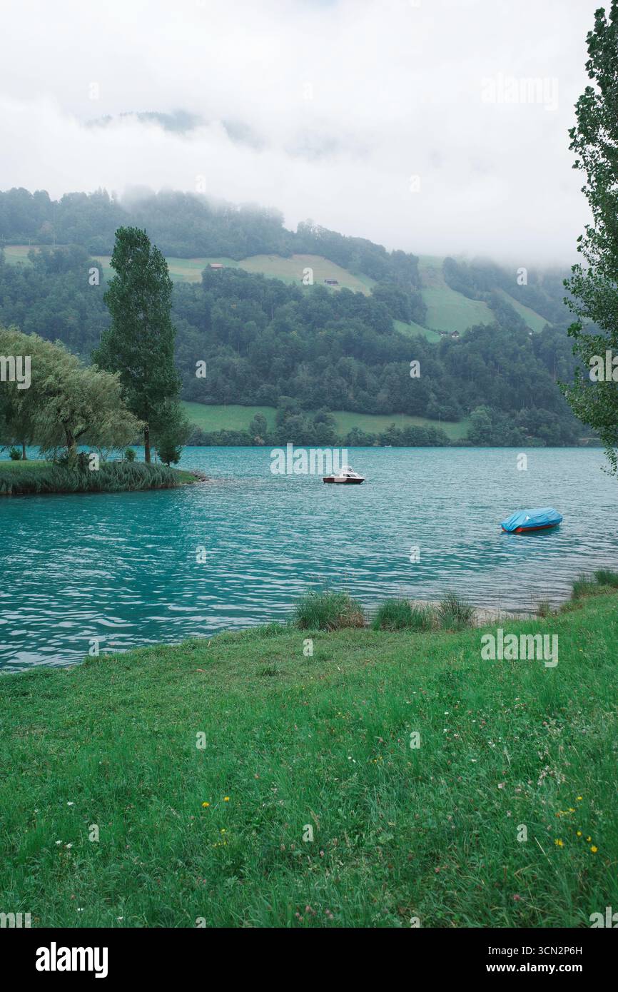 Ruhige Szene am Lungersee in der Schweiz. Stockfoto
