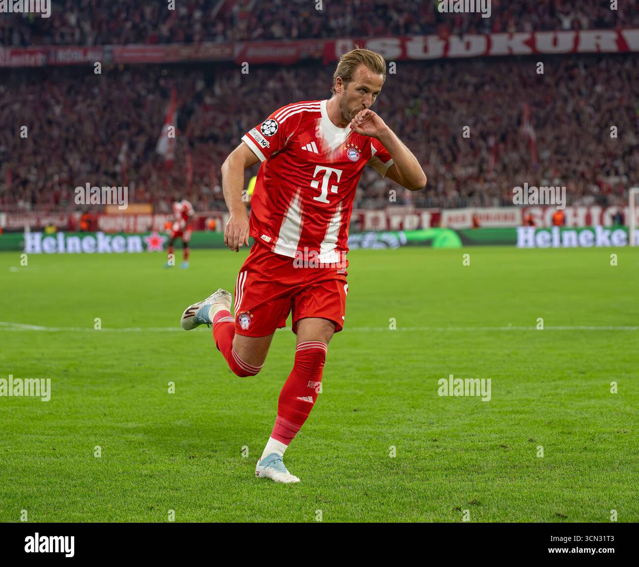 Harry Kane feierte sein zweites Tor gegen Chelsea FC Stockfoto