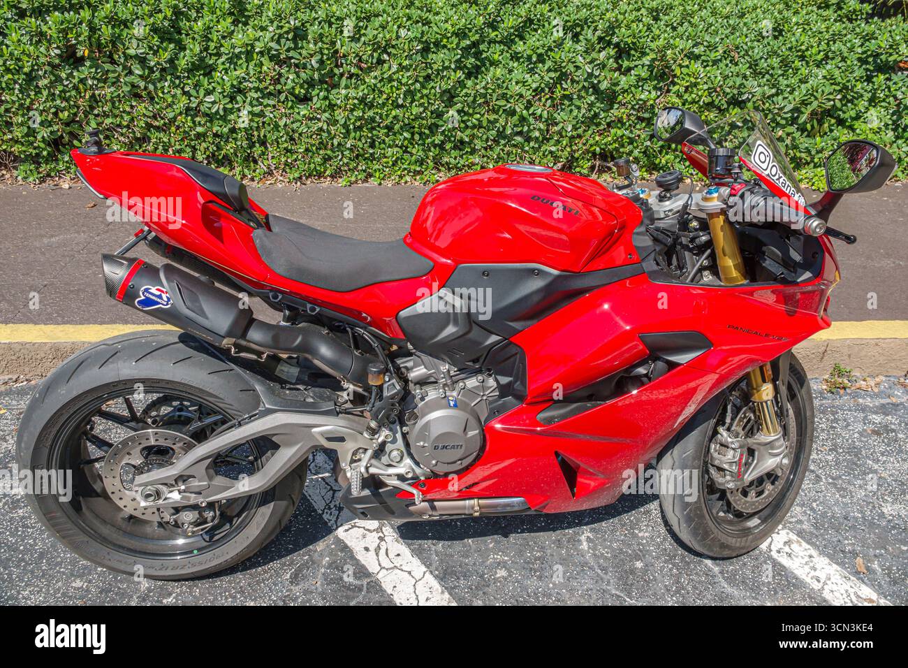 North Miami Beach Florida, Intracoastal Mall, Motorradparkplatz, rotes Ducati Panigale V2 Sportrad, italienisches Superbike Performance Rennmotorrad, St. Stockfoto