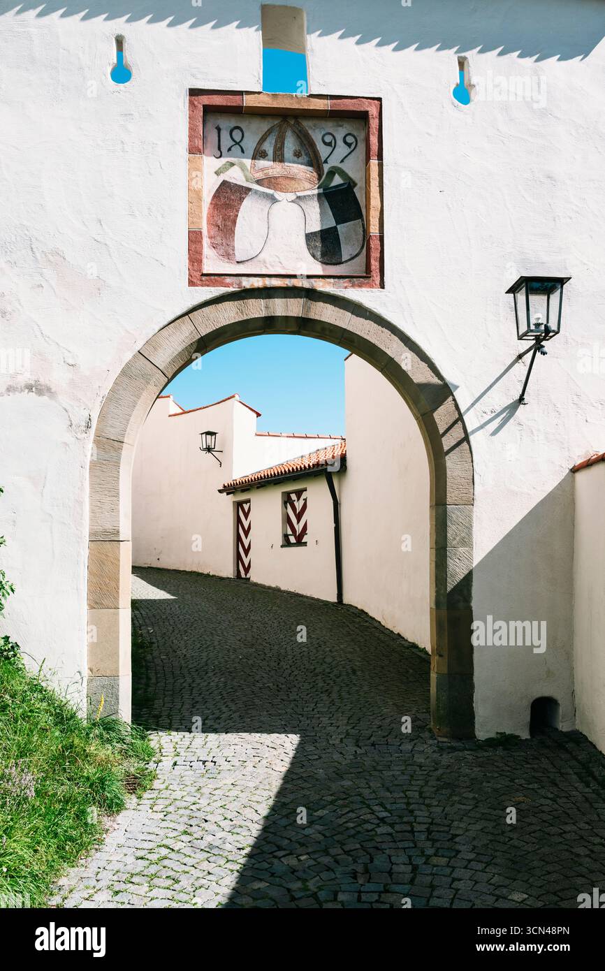 Tor in der Burgmauer zum Hochschloss in Füssen, Bayern Stockfoto