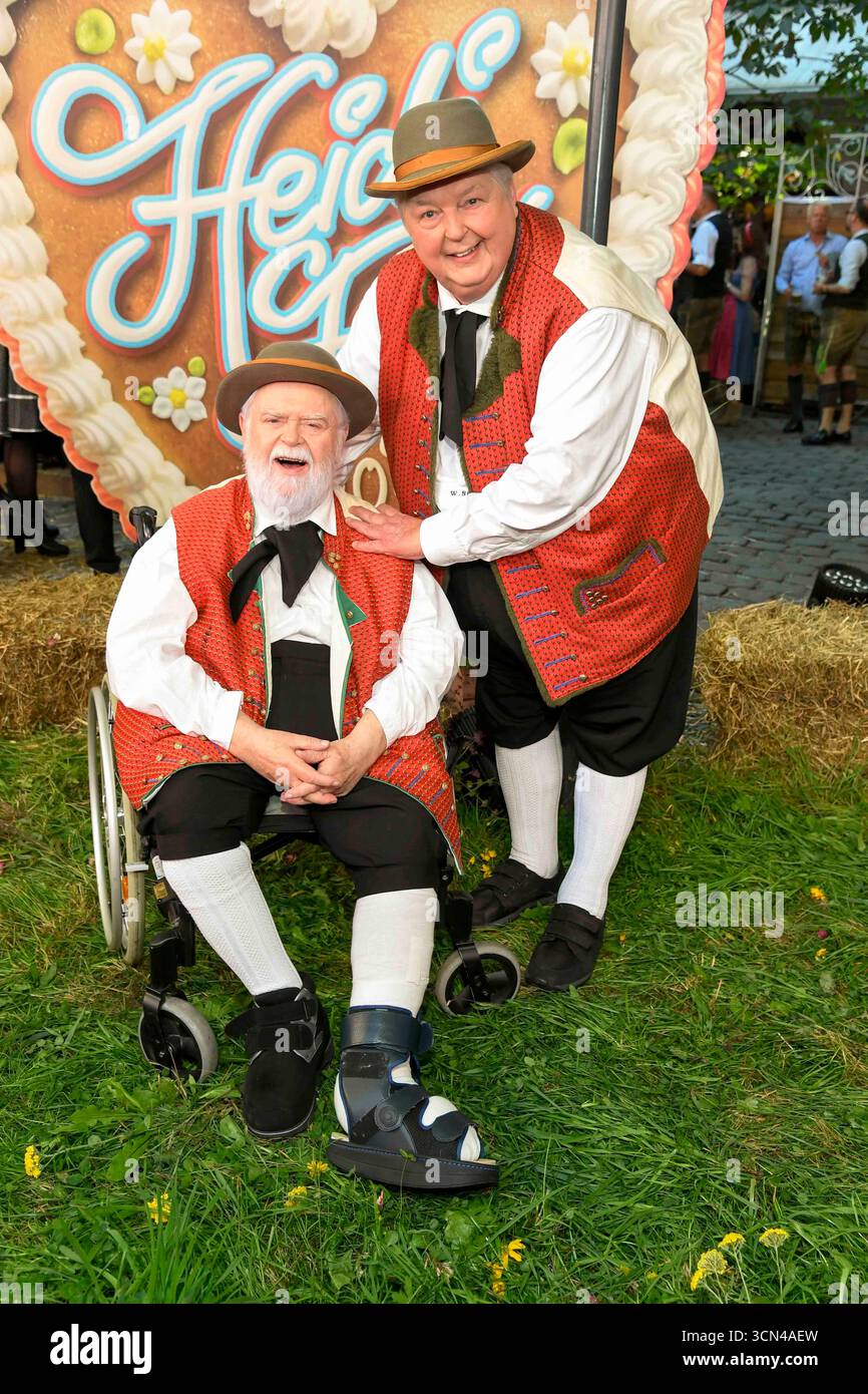 abb Wilfried Gliem und Wolfgang Schwalm die Wildecker Herzbuben zu Gast in Tracht beim Heidifest 2025 by Heidi Klum dem Pre Oktoberfest Event von Pro 7 im Münchner Hofbräuhaus am 18.09.2025 in München *** abb Wilfried Gliem und Wolfgang Schwalm die Wildecker Herzbuben als Gäste in Tracht beim Heidifest 2025 von Heidi Klum die Vorveranstaltung von Pro 7 im Münchner Hofbräuhaus am 18 09 2025 in München Stockfoto