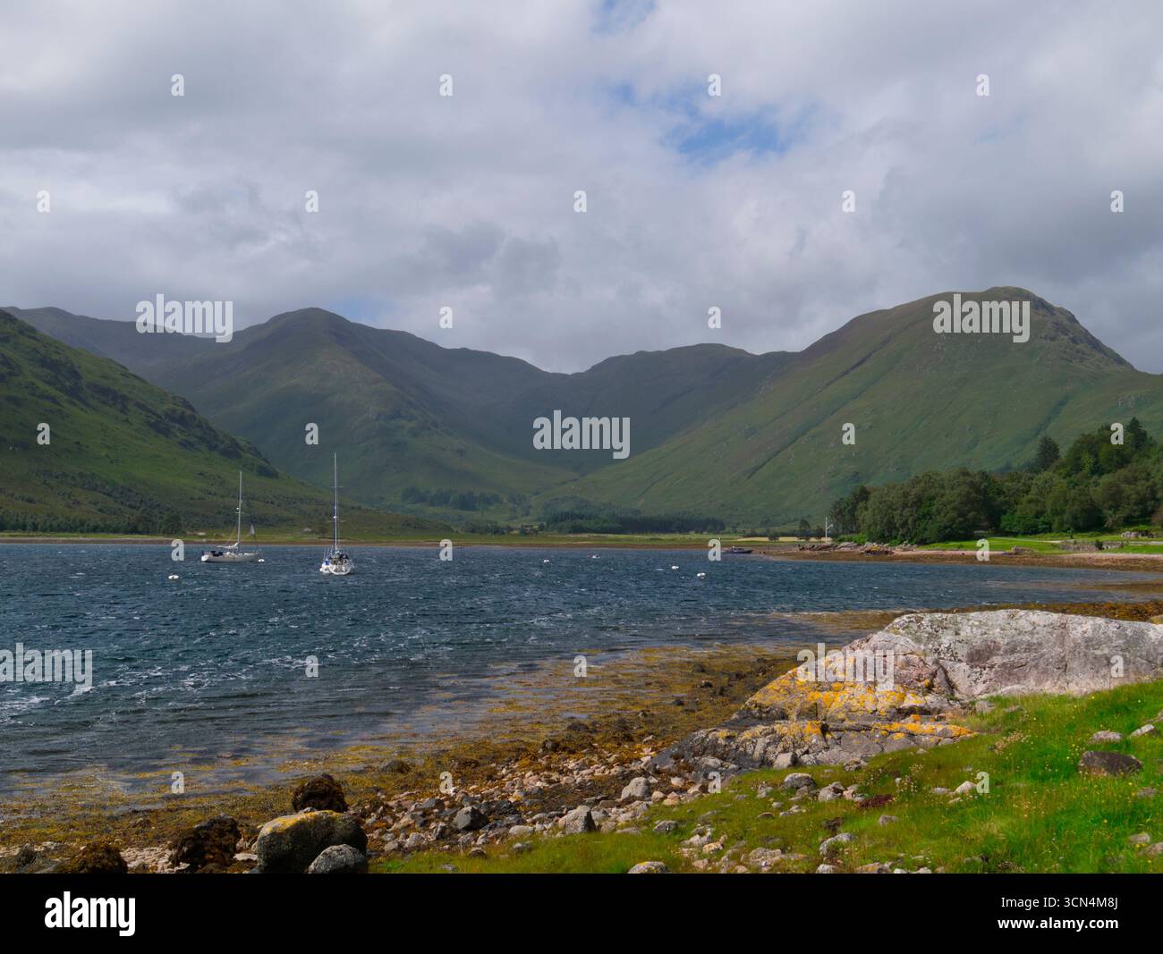 Loch A Chor und Berge von Kingairloch, West Highlands Stockfoto