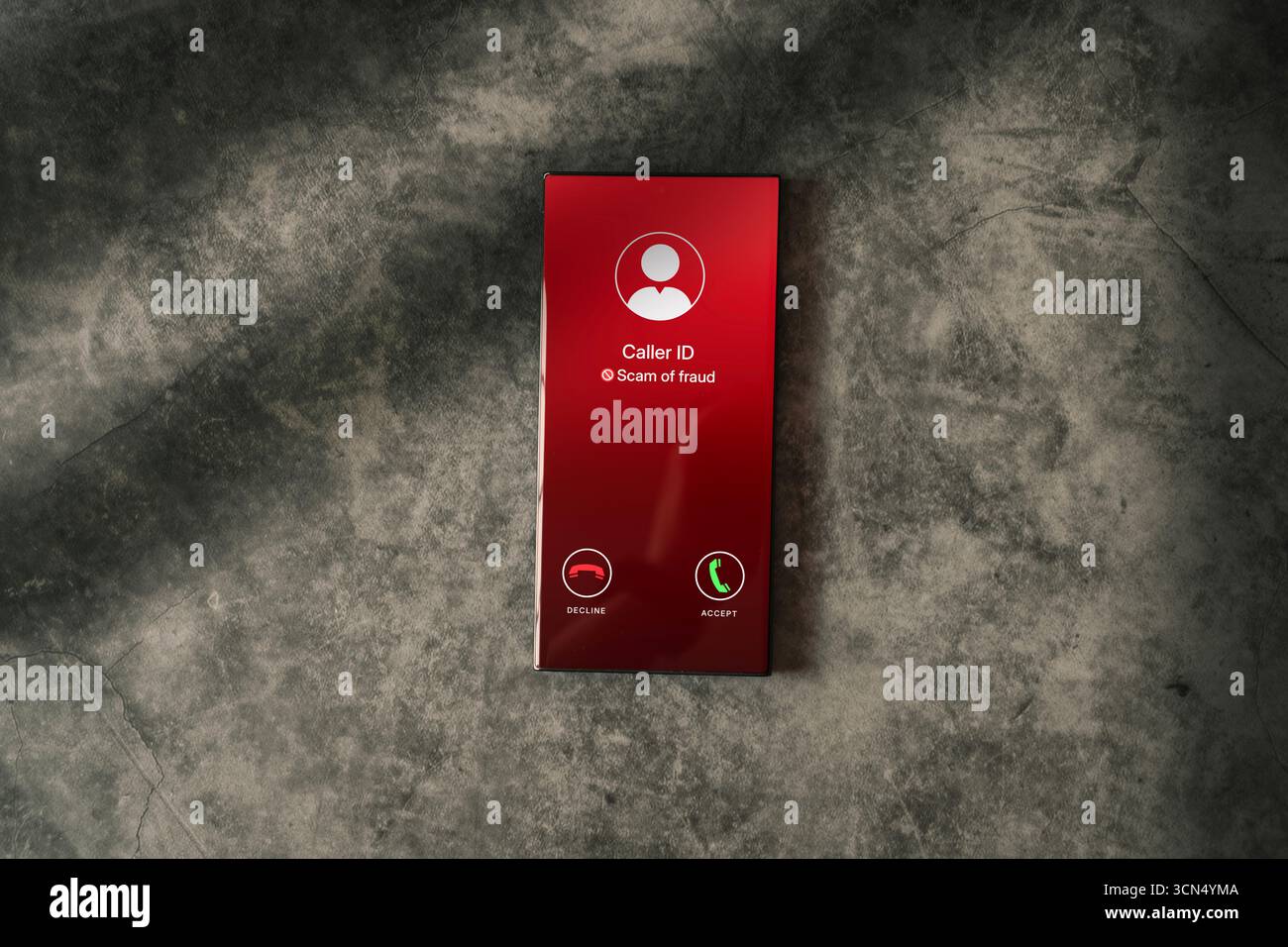 Draufsicht des Smartphones, das unerwünschte Anrufe empfängt. Telefonanruf von anonymer Nummer. Betrugs-, Betrugs- oder Phishing-Smartphone-Konzept. Ein Fremder ruft an. Stockfoto