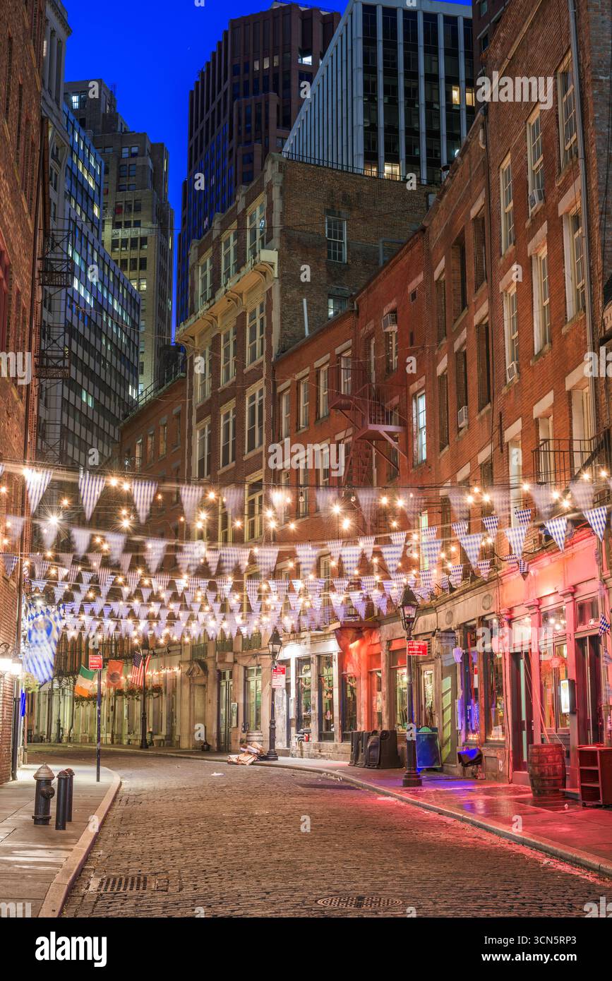 Stone Street in New York City, USA bei Nacht. Stockfoto