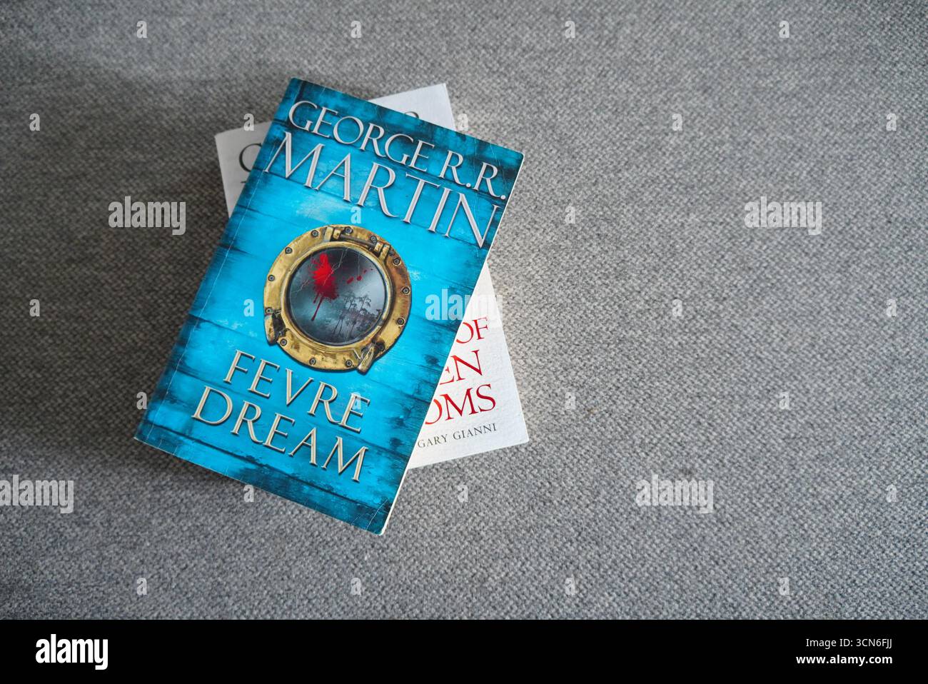 Fevre Dream von George R R Martin ist ein fesselnder Roman mit einer einzigartigen Handlung und fesselnden Charakteren innerhalb eines literarischen Genres. Stockfoto