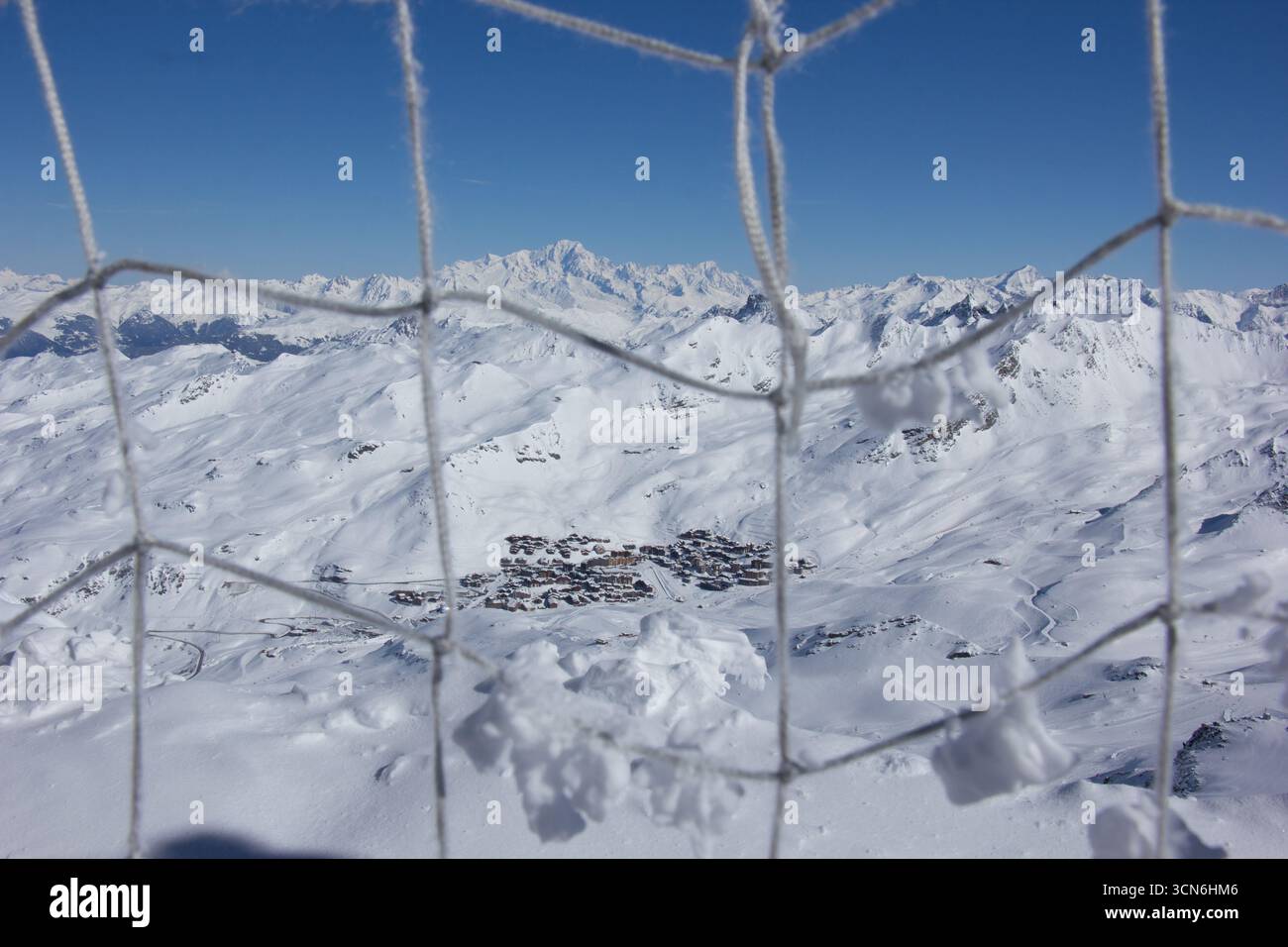 Blick auf Val Thorens und Mont Blanc von der Cime de Caron Stockfoto