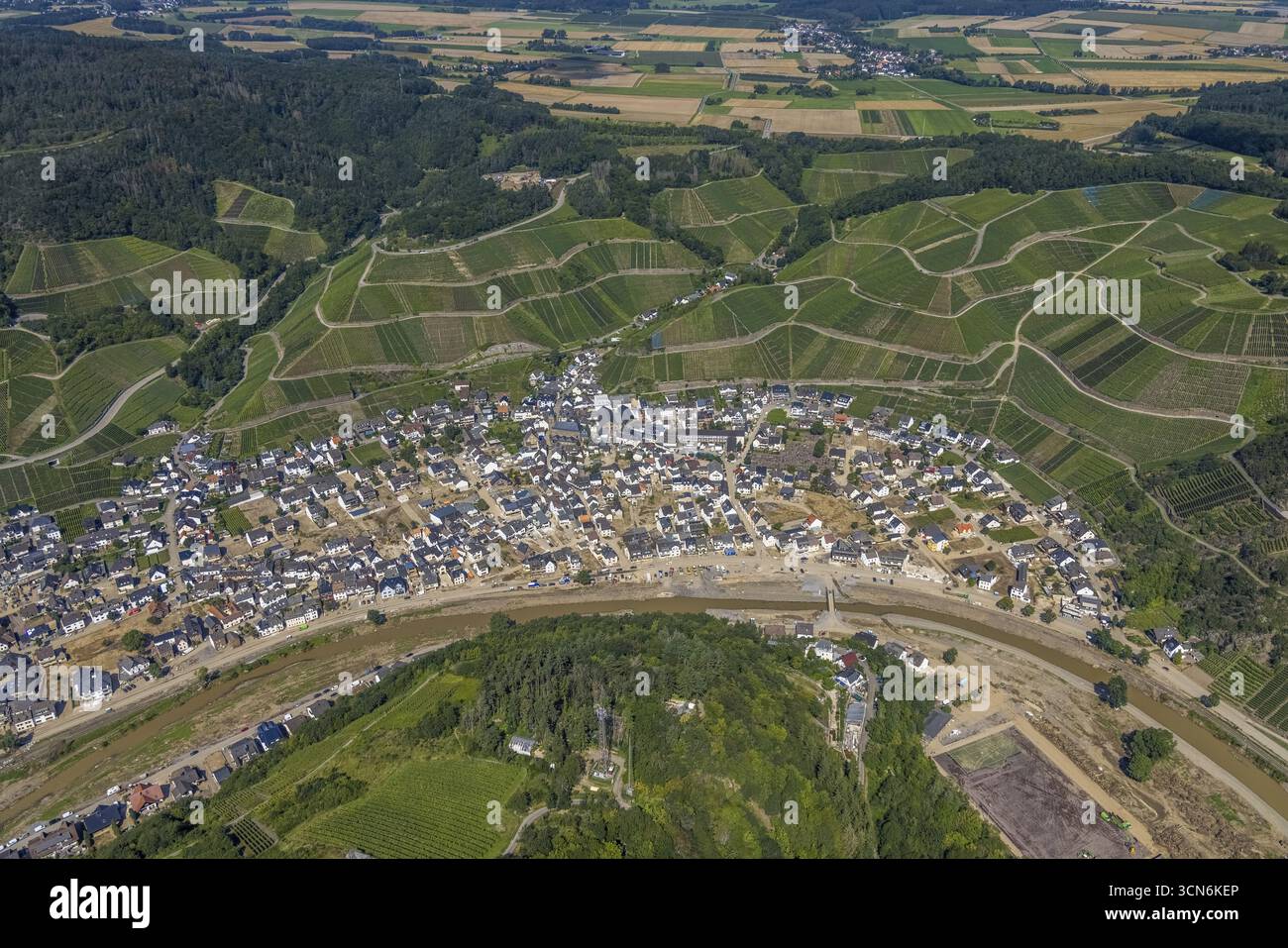 Luftbild, Hochwassergebiet an der Ahr in Dernau, Ahrtal, Rheinland-Pfalz, Deutschland, Ahrflut, DE, Dernau, Europa, Hochwasserkatastrophe, Stockfoto
