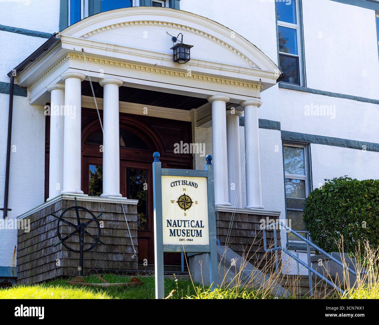 Haupteingang zum City Island Nautical Museum auf City Island, Bronx, New York City, Museum, das nautische Erbe und Geschichte der Insel bewahrt Stockfoto