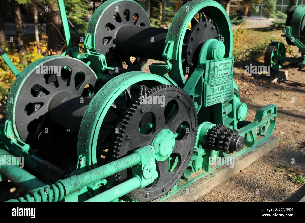 Umweltfreundlicher Industrieswindenmechanismus im Öl- und Gasmuseum Ignacy Łukasiewicz in Bóbrka, Polen. Stockfoto