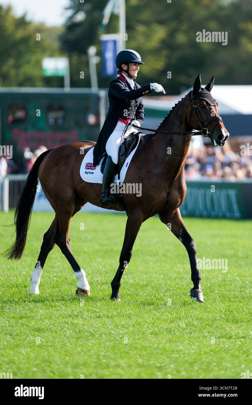 Laura Collett aus Großbritannien mit London 52 während der Dressur bei der Agria FEI Eventing Europameisterschaft im Blenheim Palace am 19. September 2025, Woodstock, Vereinigtes Königreich (Foto: Maxime David - MXIMD Pictures) Stockfoto