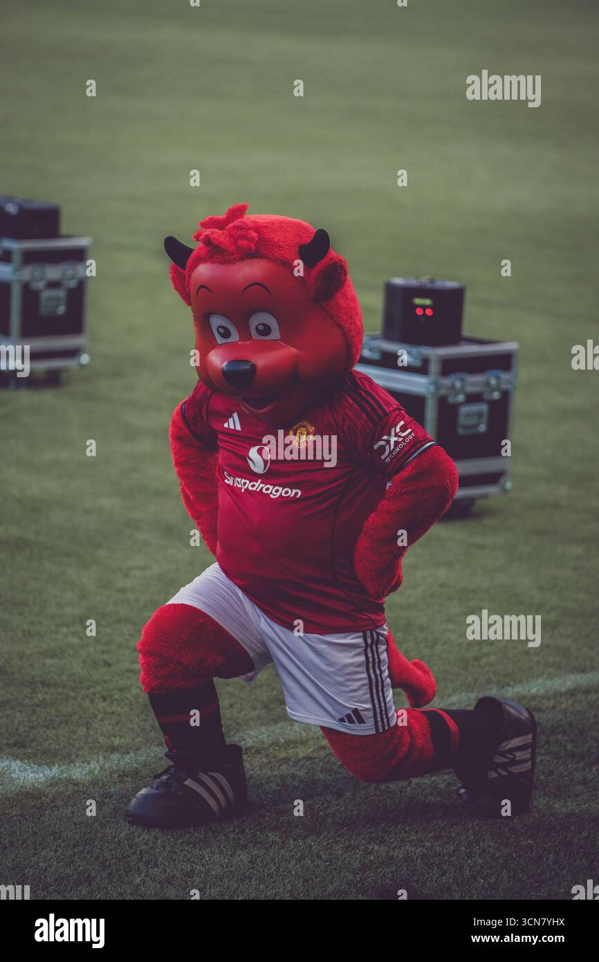 Fred, das Maskottchen von Red man United vor Manchester United Women gegen SK Brann in der UEFA Women's Champions League am 18. September 2025 in der Leigh Sports Village Arena Stockfoto