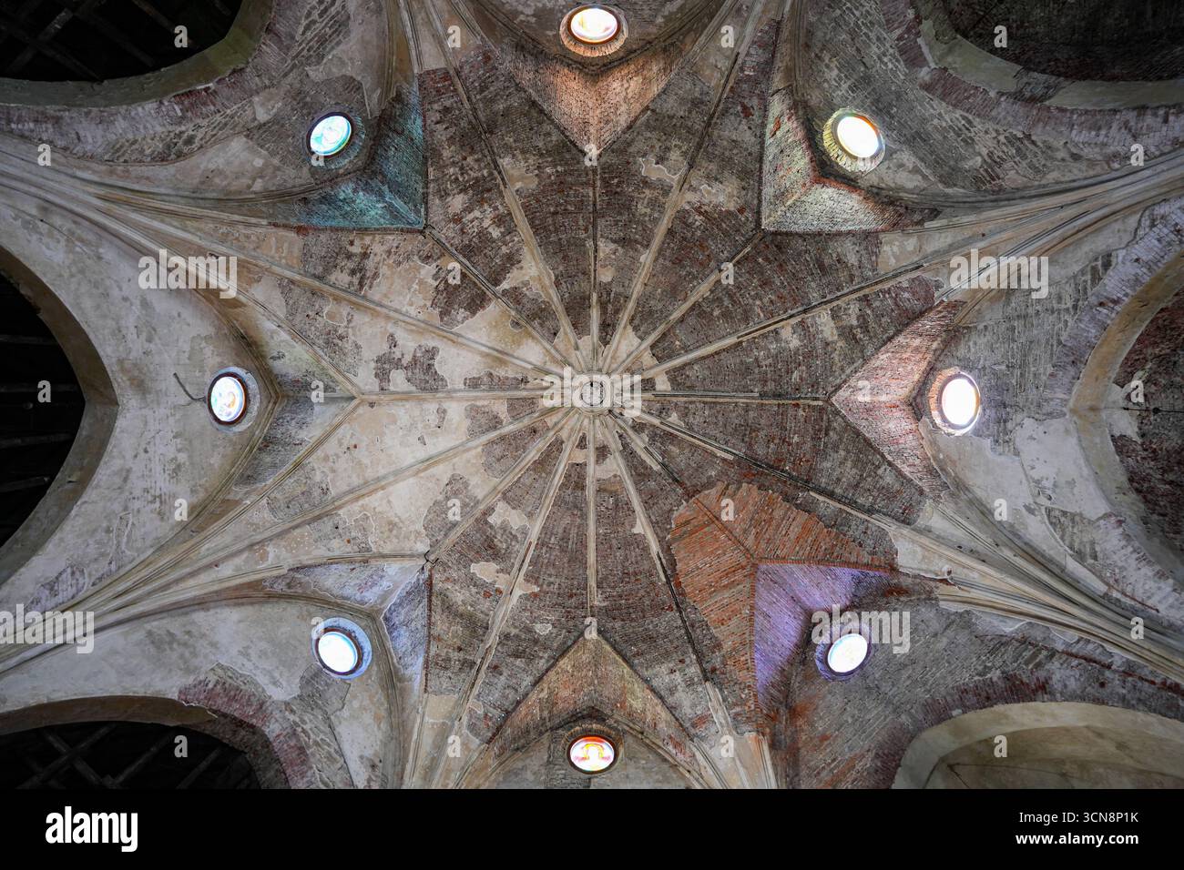 Gewölbte Decke der Alexanderkathedrale in Narva, Estland Stockfoto