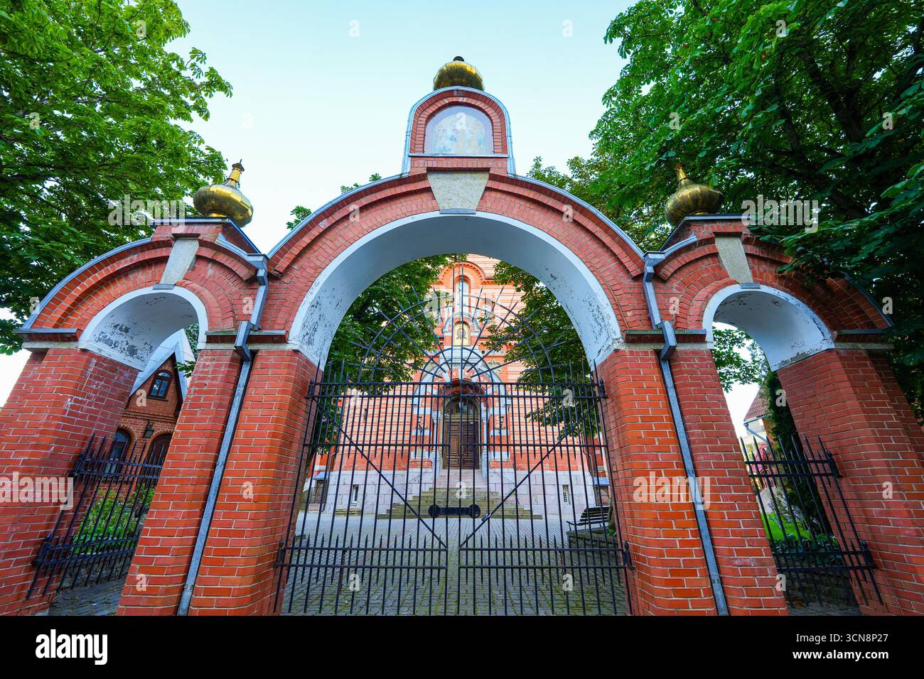 Kathedrale der Auferstehung Jesu Christi in Narva, Estland - Neo-byzantinisch-orthodoxe Kirche, die 1890 für die Baumwollmühlenarbeiter der Krenh erbaut wurde Stockfoto