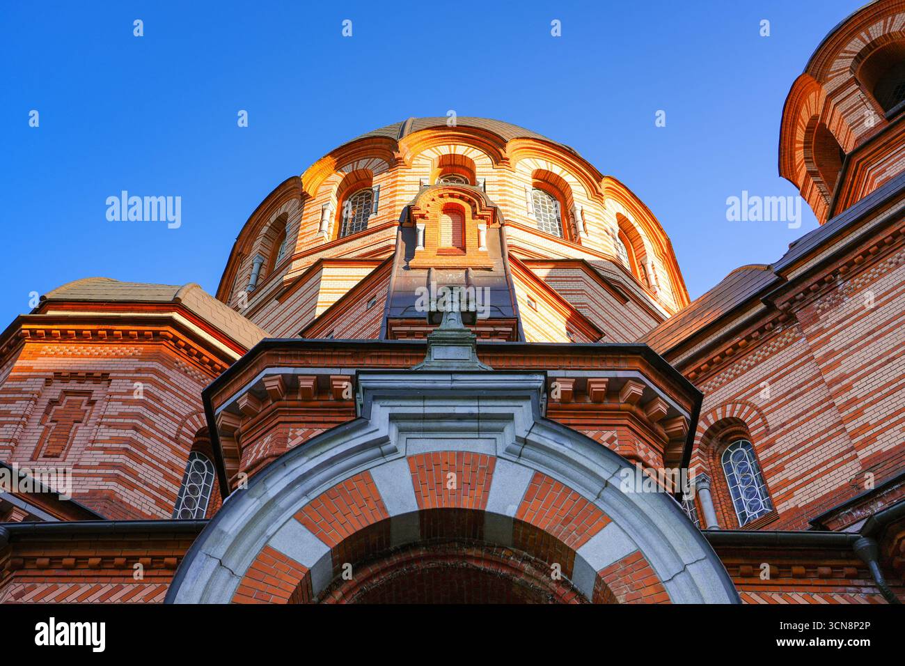Kathedrale der Auferstehung Jesu Christi in Narva, Estland - Neo-byzantinisch-orthodoxe Kirche, die 1890 für die Baumwollmühlenarbeiter der Krenh erbaut wurde Stockfoto