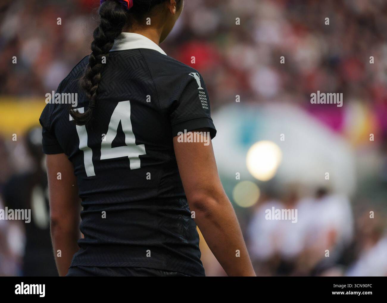 Bristol, Großbritannien. September 2025. Anzahl der Siege Neuseelands im Halbfinale der Rugby-Weltmeisterschaft im Ashton Gate Stadium auf dem Trikot von Braxton Sorensen-McGee (NZL). NUR REDAKTIONELLE VERWENDUNG. NICHT FÜR KOMMERZIELLE ZWECKE. Bristol, Großbritannien © ️ Credit: Elsie Kibue/Alamy Live News Stockfoto