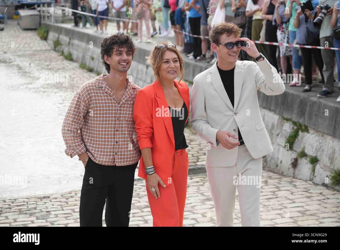 LA ROCHELLE, FRANKREICH - 19. SEPTEMBER: Maxime Lelue, Shirley Bousquet und Hector Langevin nehmen am 27. La Rochelle Fiction Festival am 19. September 2025 in La Rochelle, Frankreich, teil. Laurent Lairys / PSNEWZ Stockfoto
