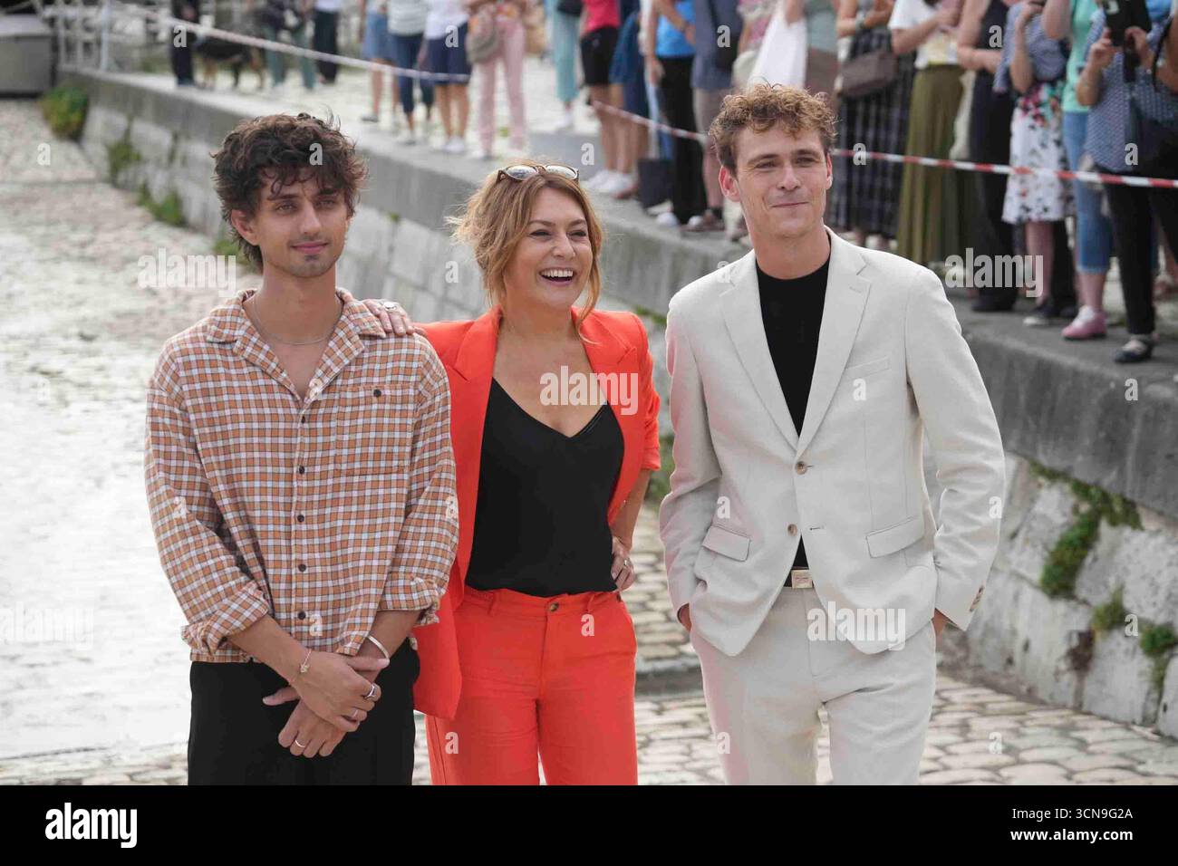 LA ROCHELLE, FRANKREICH - 19. SEPTEMBER: Maxime Lelue, Shirley Bousquet und Hector Langevin nehmen am 27. La Rochelle Fiction Festival am 19. September 2025 in La Rochelle, Frankreich, teil. Laurent Lairys / PSNEWZ Stockfoto