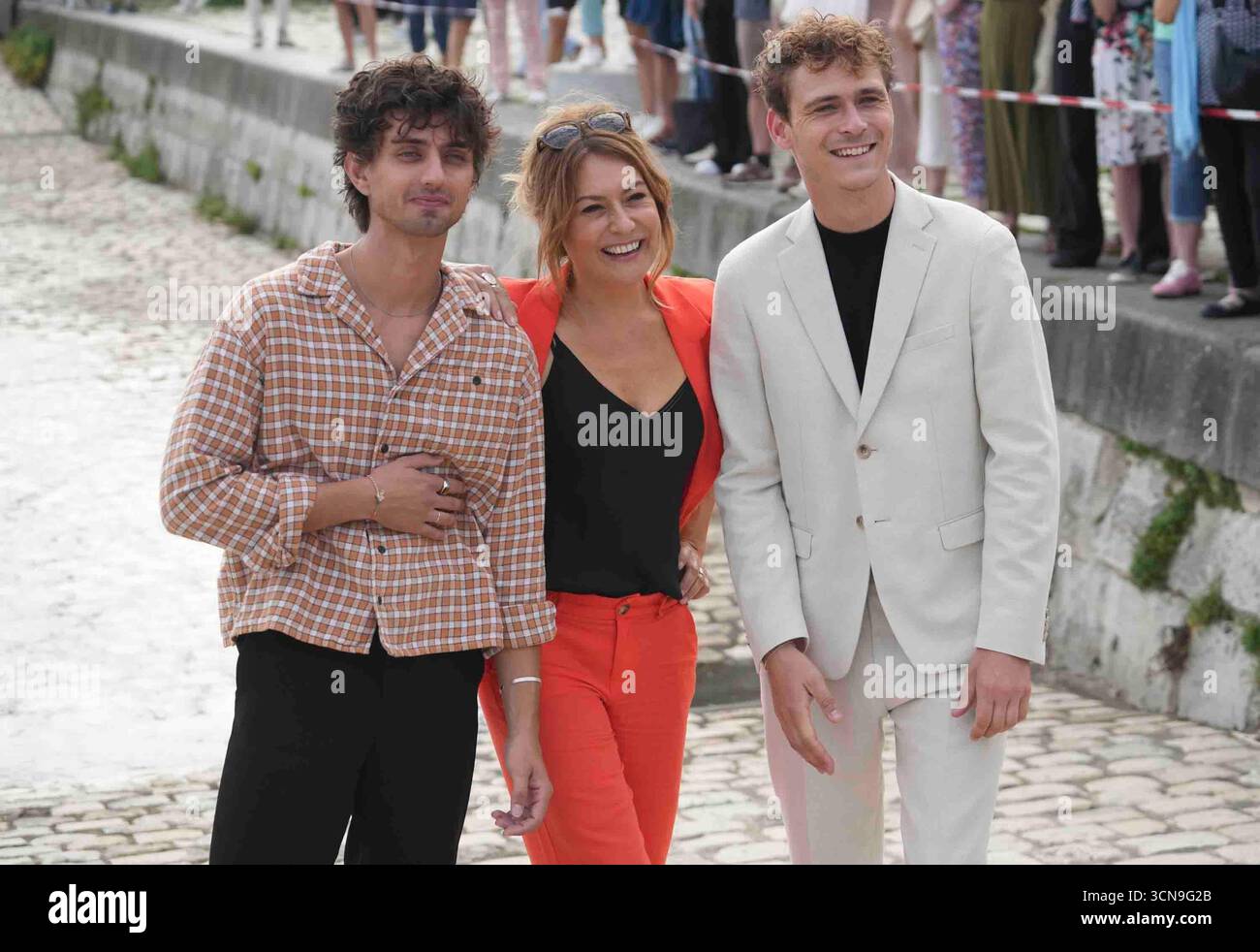 LA ROCHELLE, FRANKREICH - 19. SEPTEMBER: Maxime Lelue, Shirley Bousquet und Hector Langevin nehmen am 27. La Rochelle Fiction Festival am 19. September 2025 in La Rochelle, Frankreich, teil. Laurent Lairys / PSNEWZ Stockfoto