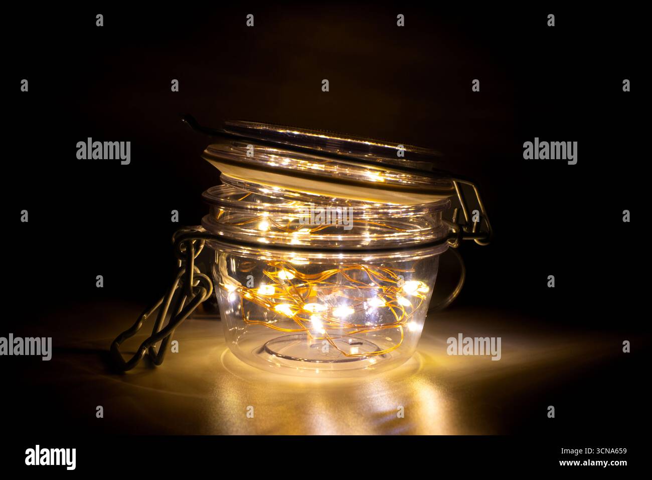 Feenlichter in einem transparenten Glas Stockfoto