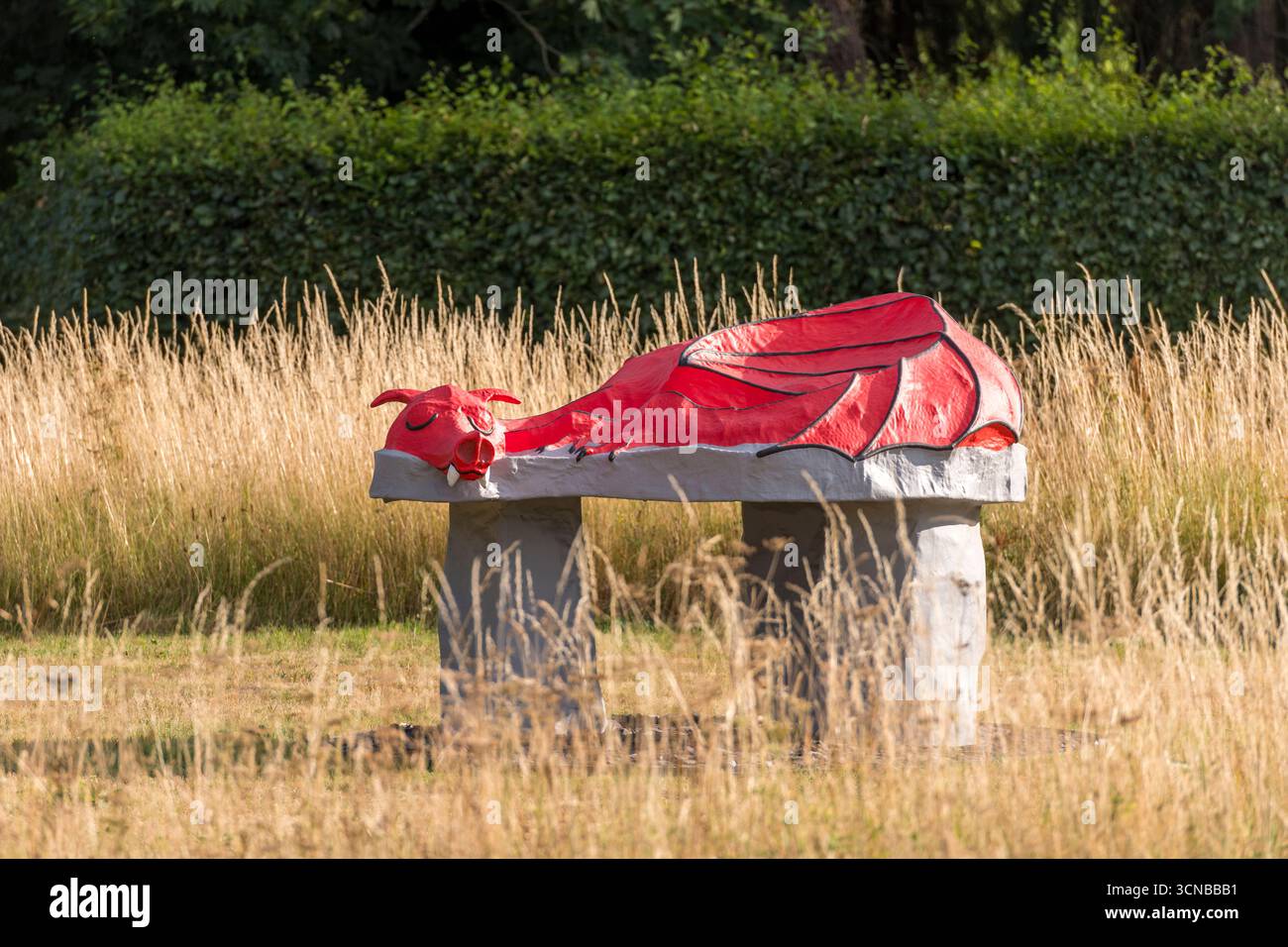 Der schlafende Drache, ein modernes Kriegsdenkmal für walisische Soldaten, die während des Ersten Weltkriegs vom Presteigne-Künstler und Schmied Pete Smith getötet wurden Stockfoto